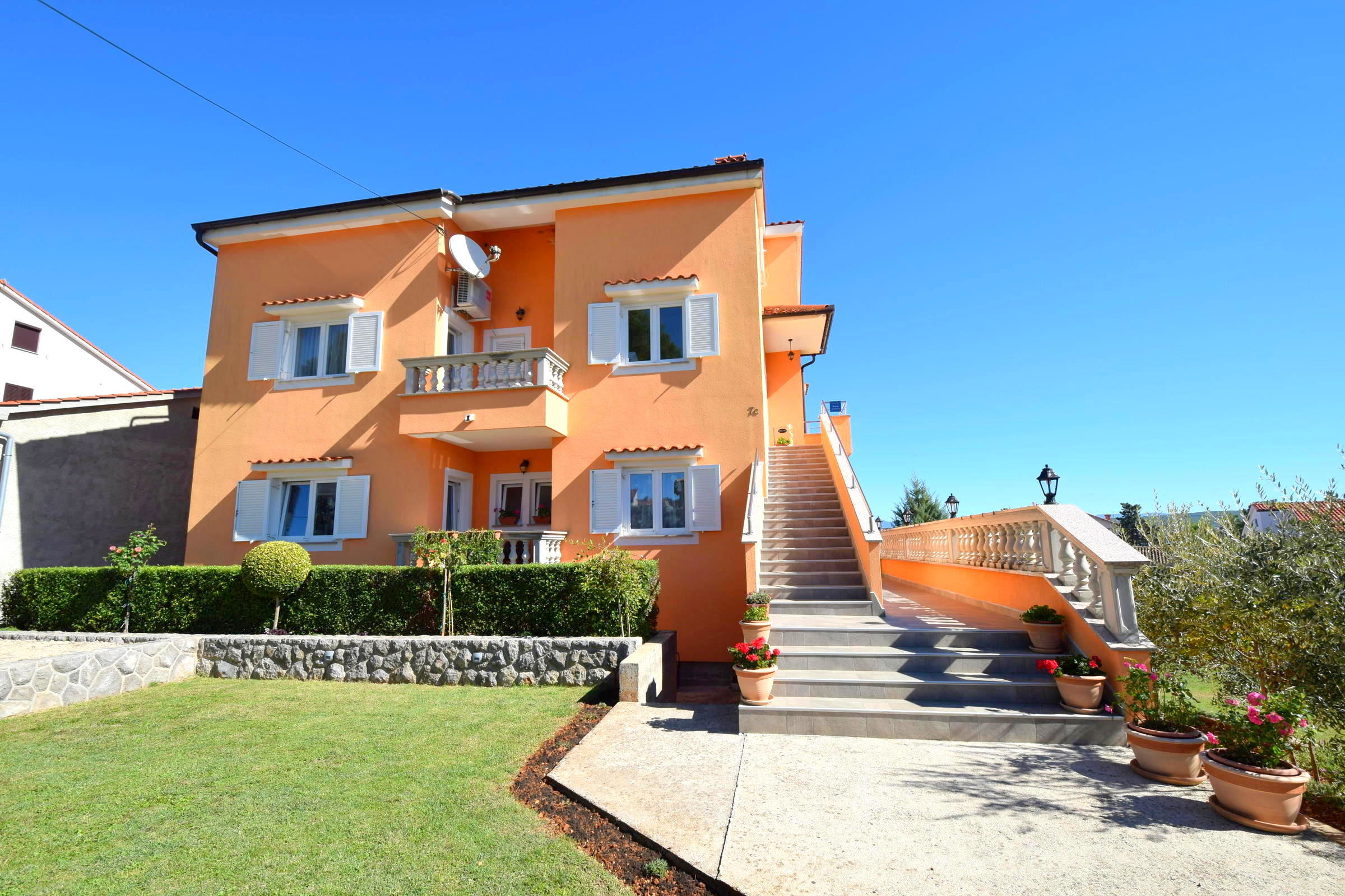 Apartments Mladenka 62176-A6