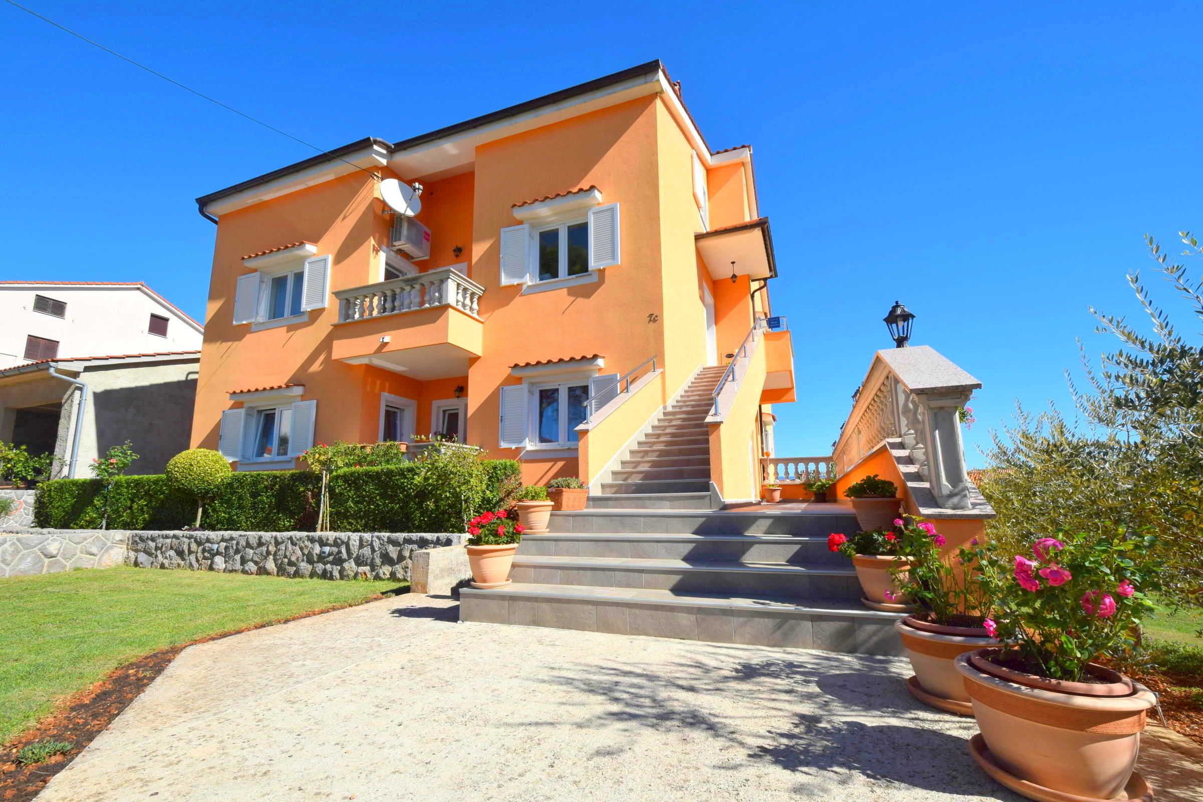Apartments Mladenka 62176-A6