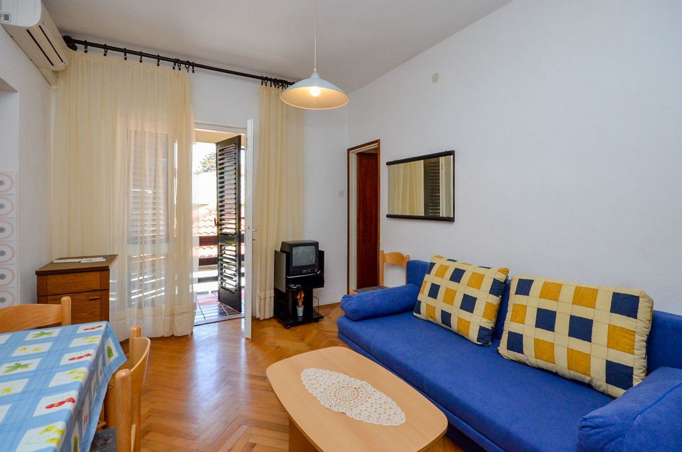 Apartment and Rooms Biserka 20291-A2