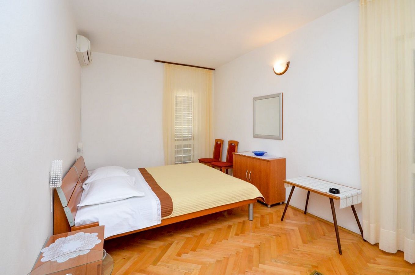Apartment and Rooms Biserka 20291-S1