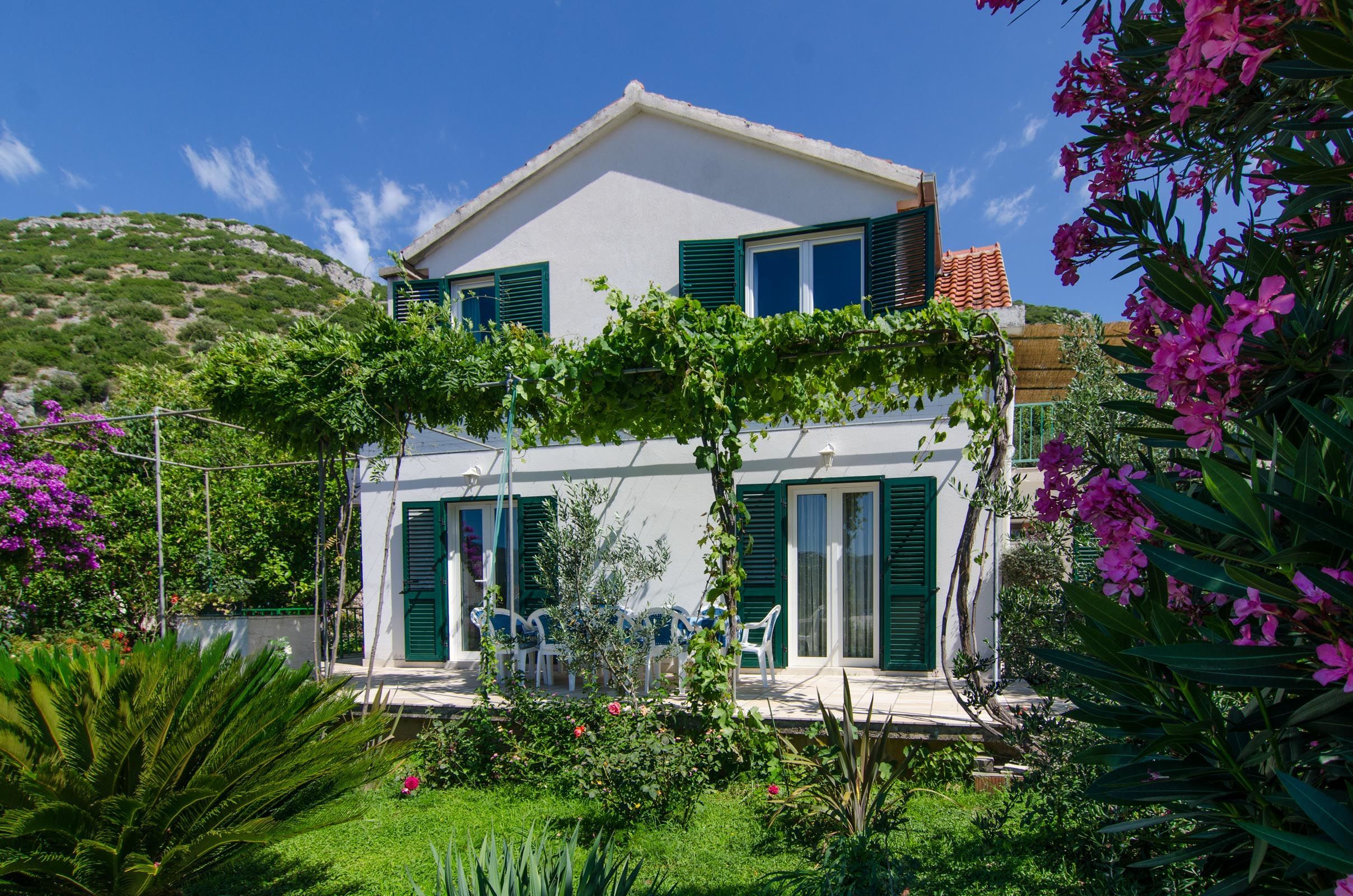 House Clarita 35245-K1