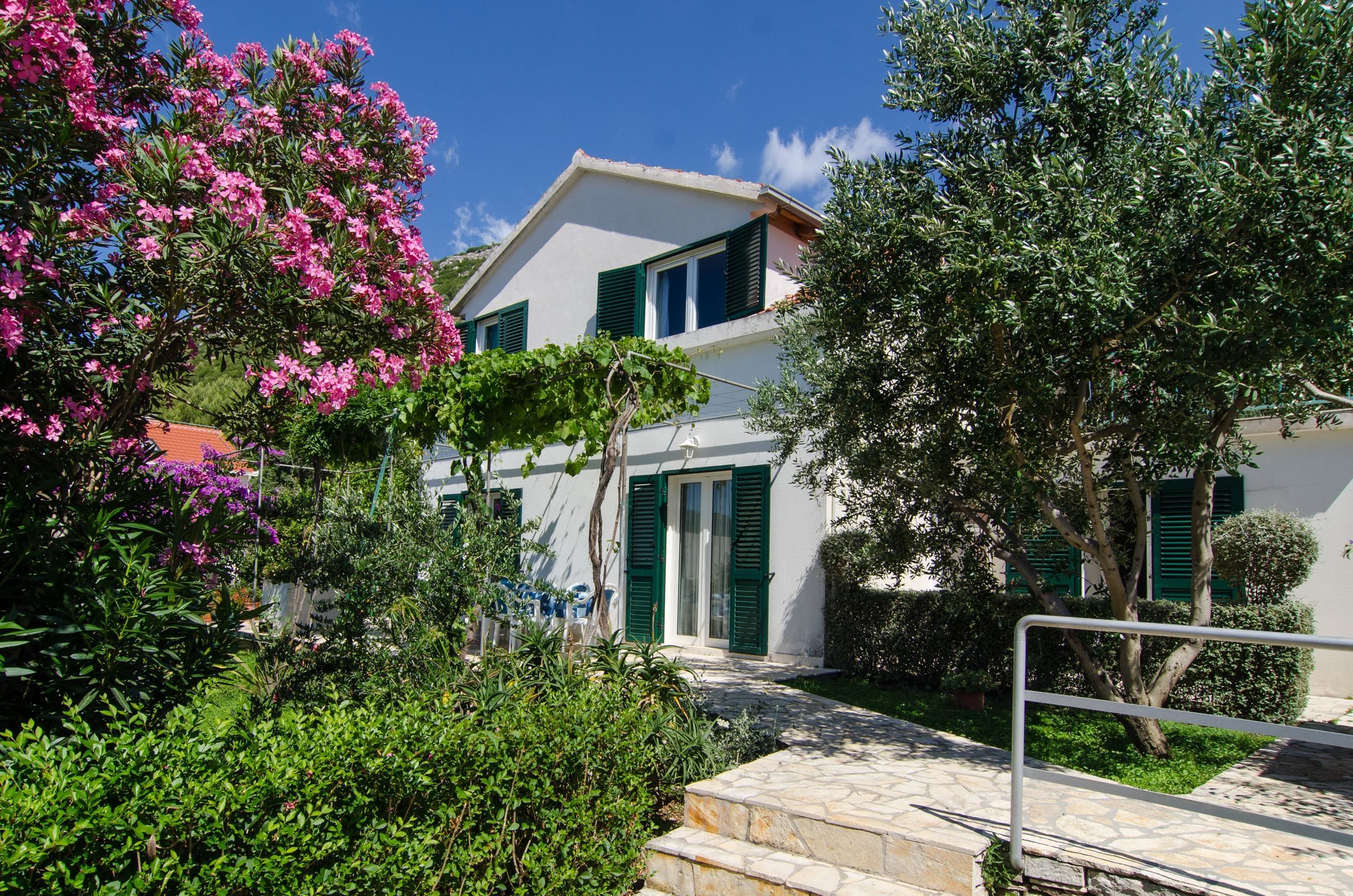 House Clarita 35245-K1