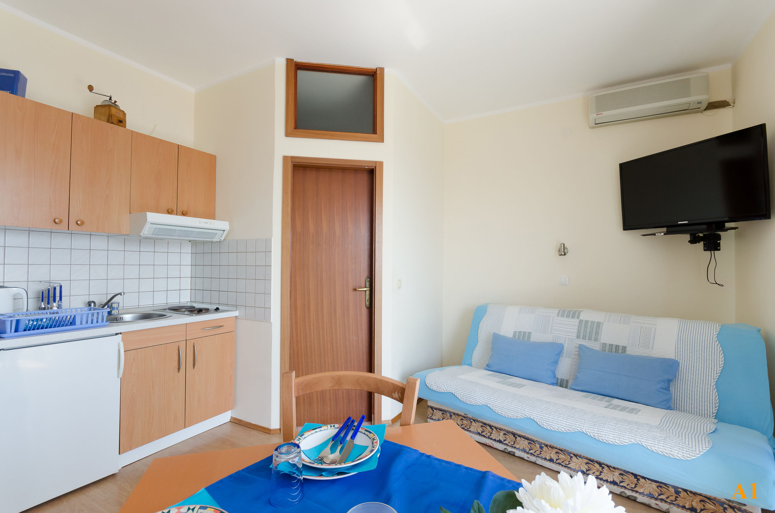 Apartments and Room Drazen 86521-A1