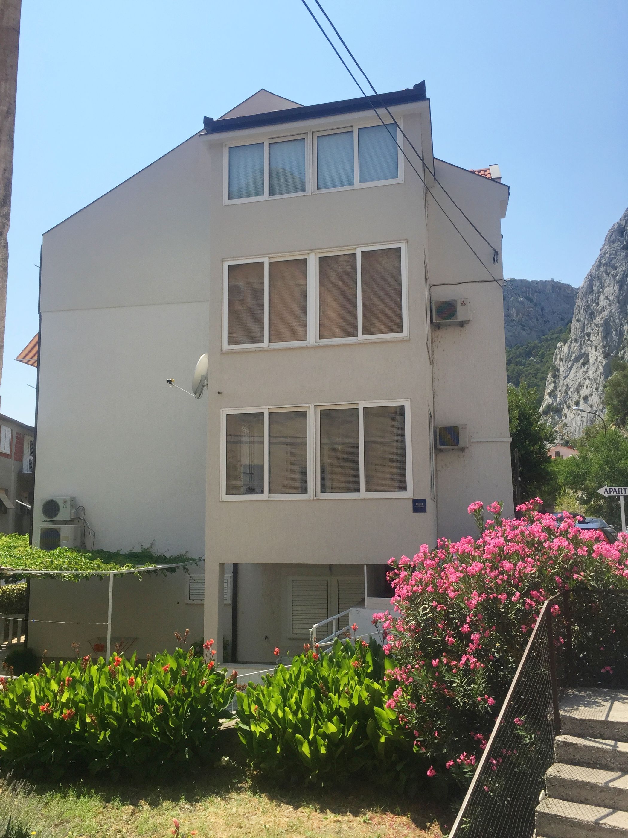 Apartment Mate 59711-A1