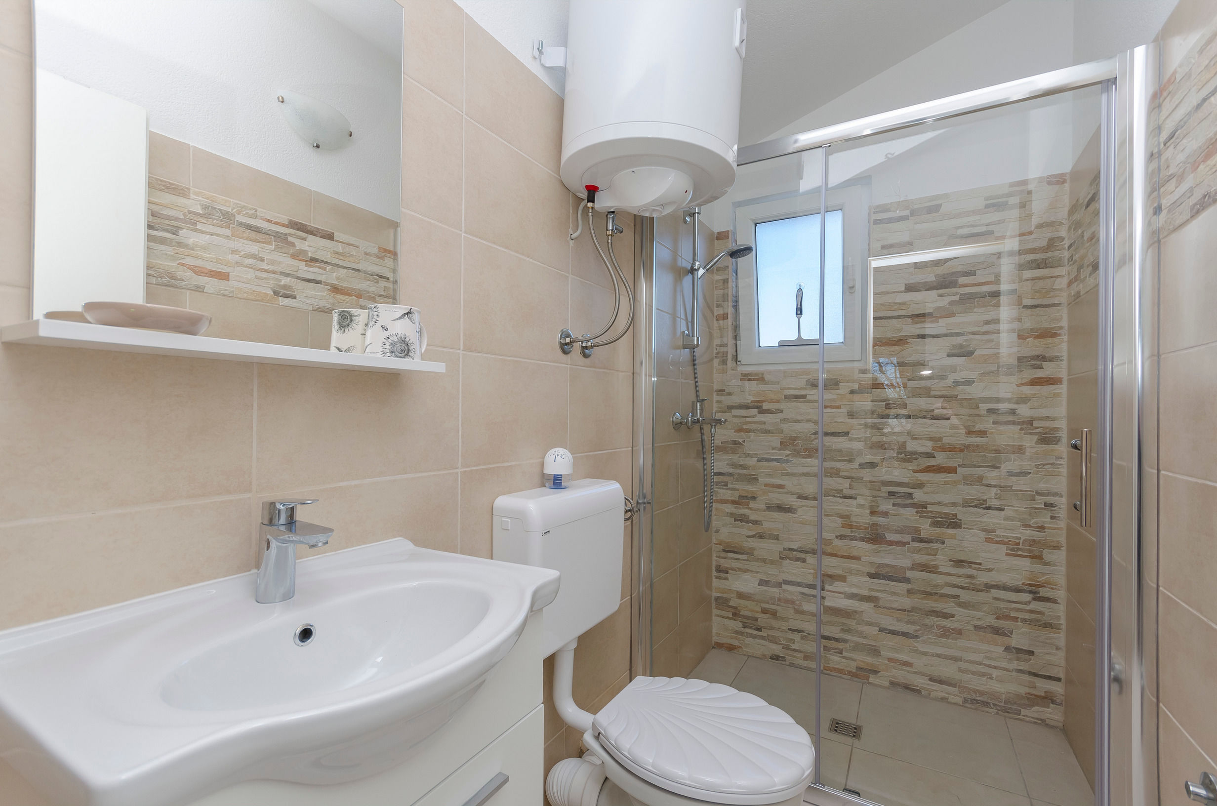 Apartments Snjezana 61211-A1