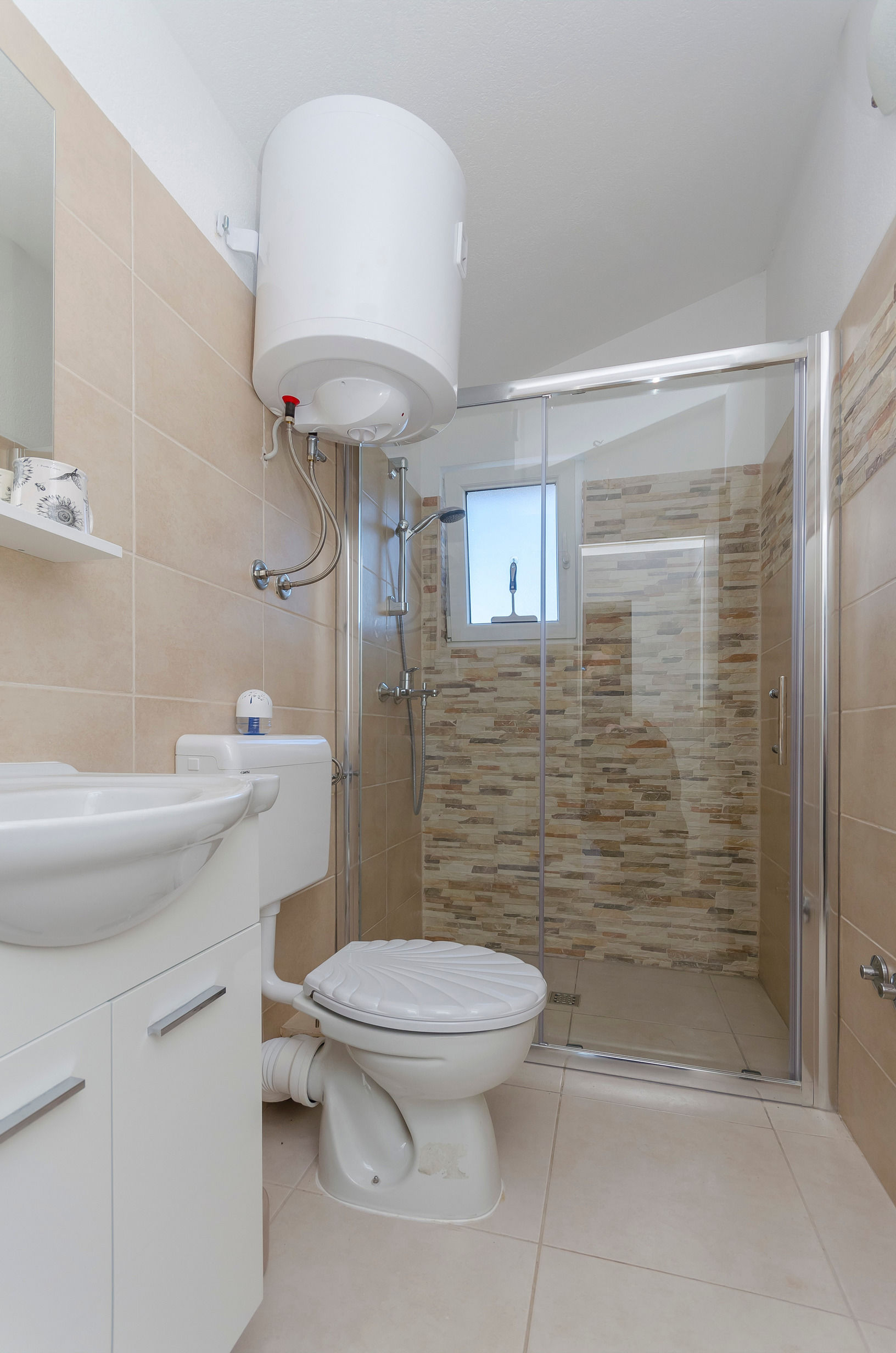 Apartments Snjezana 61211-A1