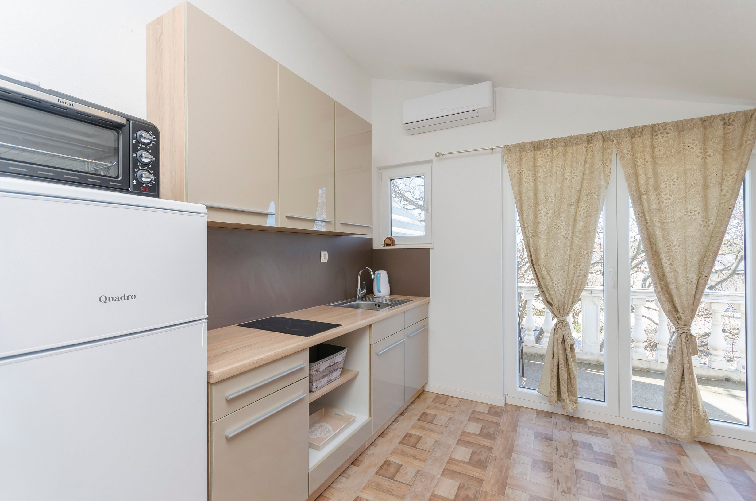 Apartments Snjezana 61211-A1