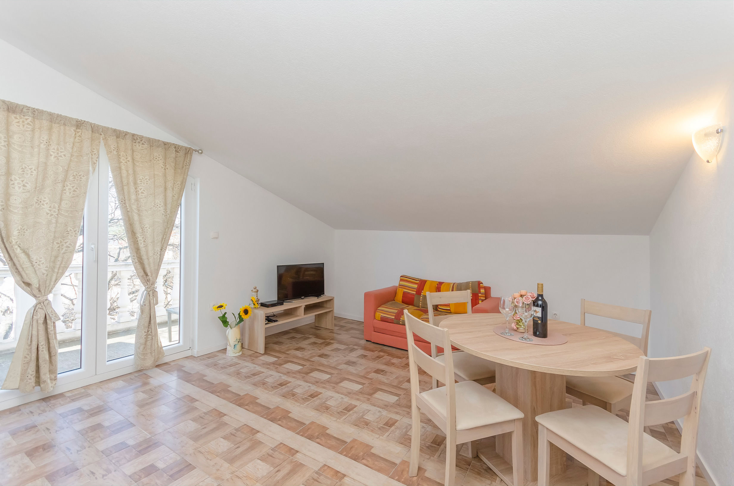 Apartments Snjezana 61211-A1