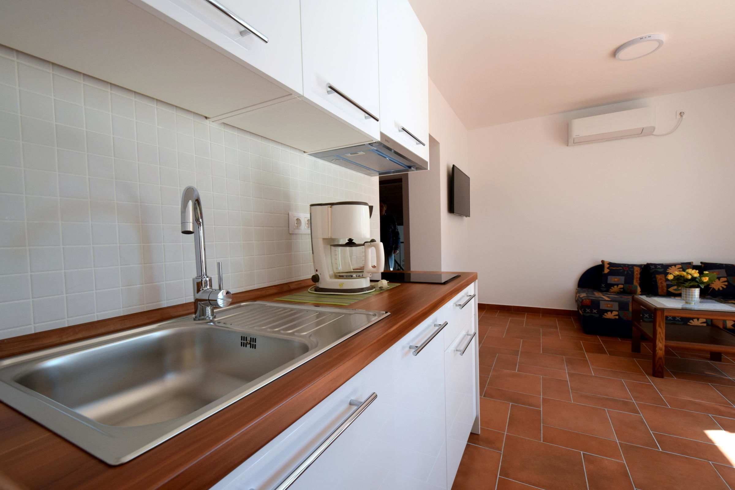 Apartments Vukas 62105-A1