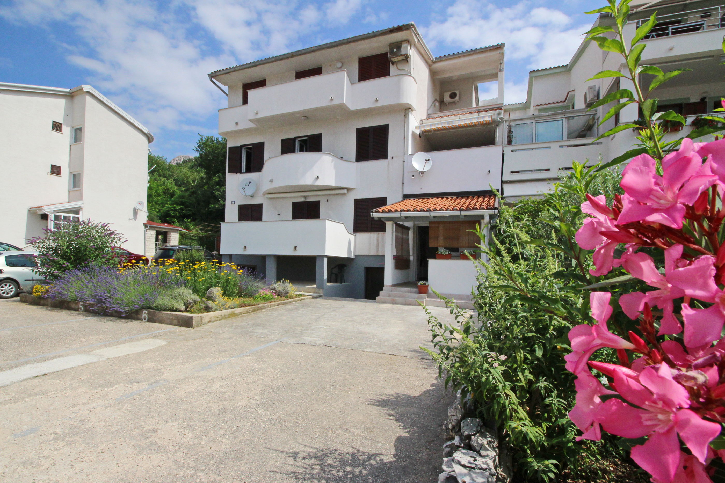 Apartments Karamarko 69071-A2