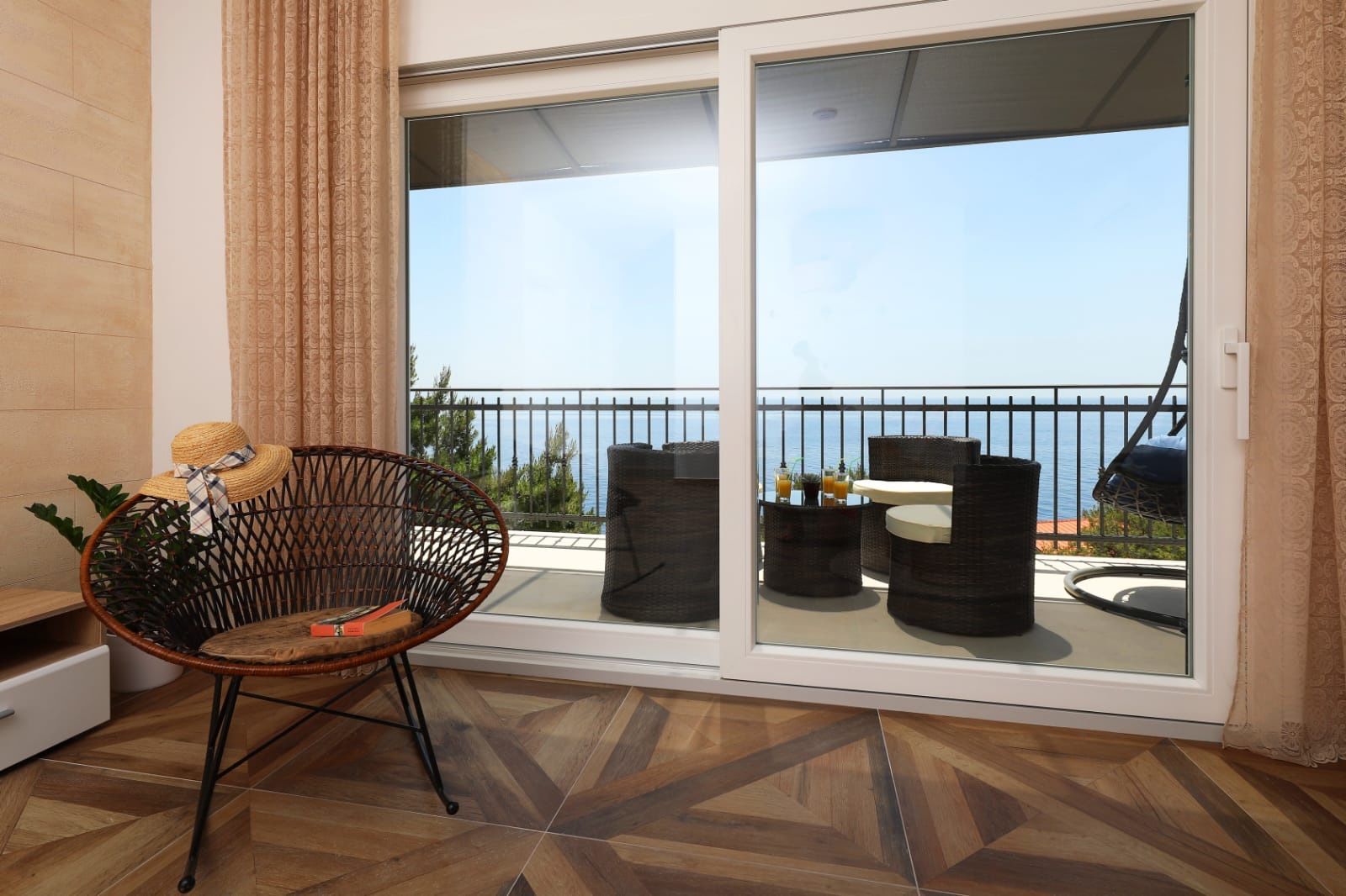 Apartments REDSTONE luxury apartments 61761-A2