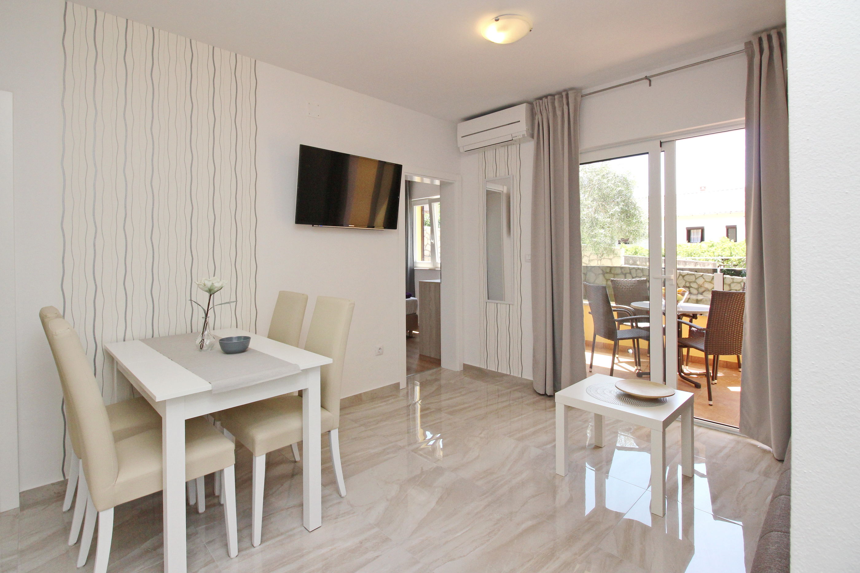Apartments Čubranić Nada 69001-A6