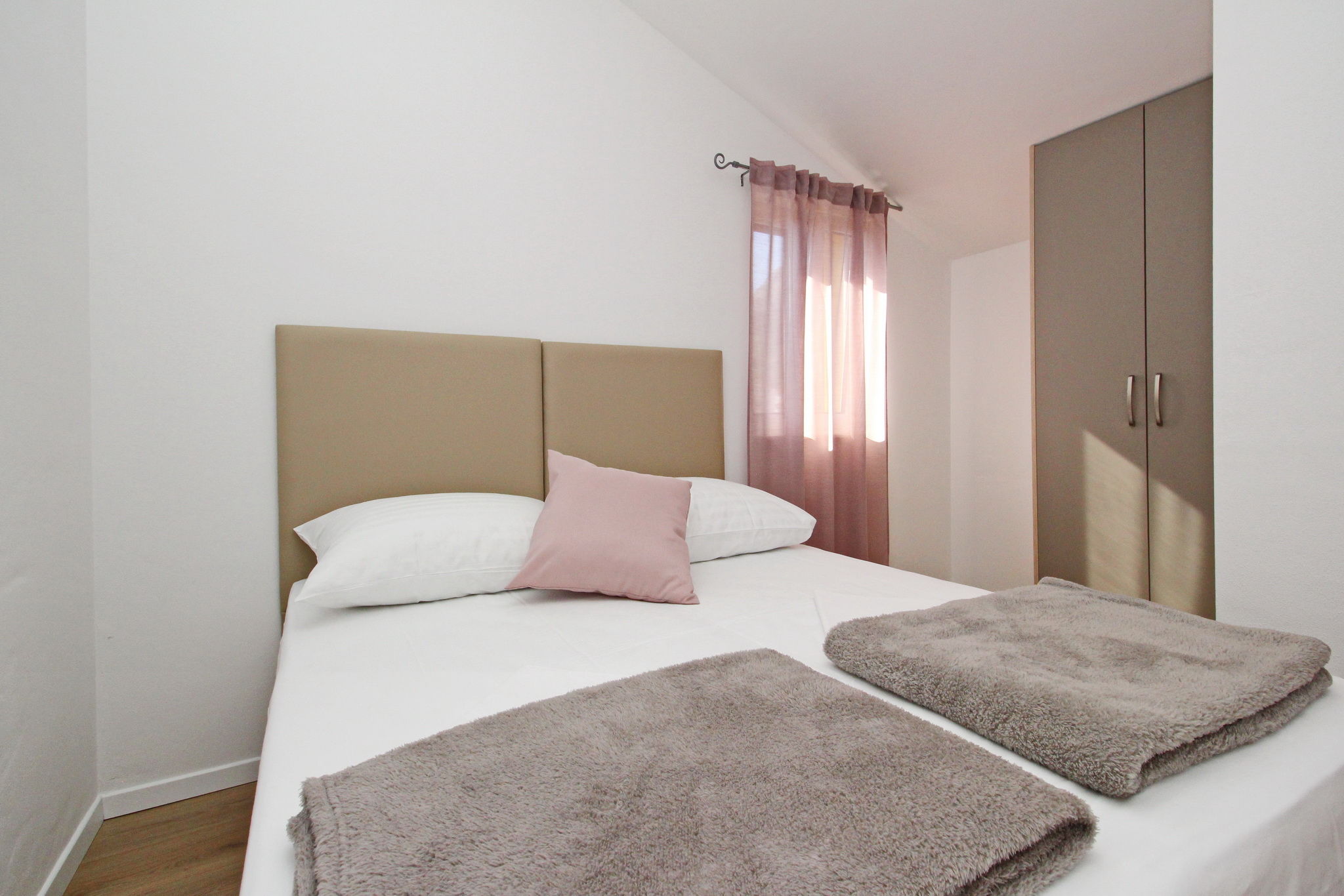 Apartments Čubranić Nada 69001-A7