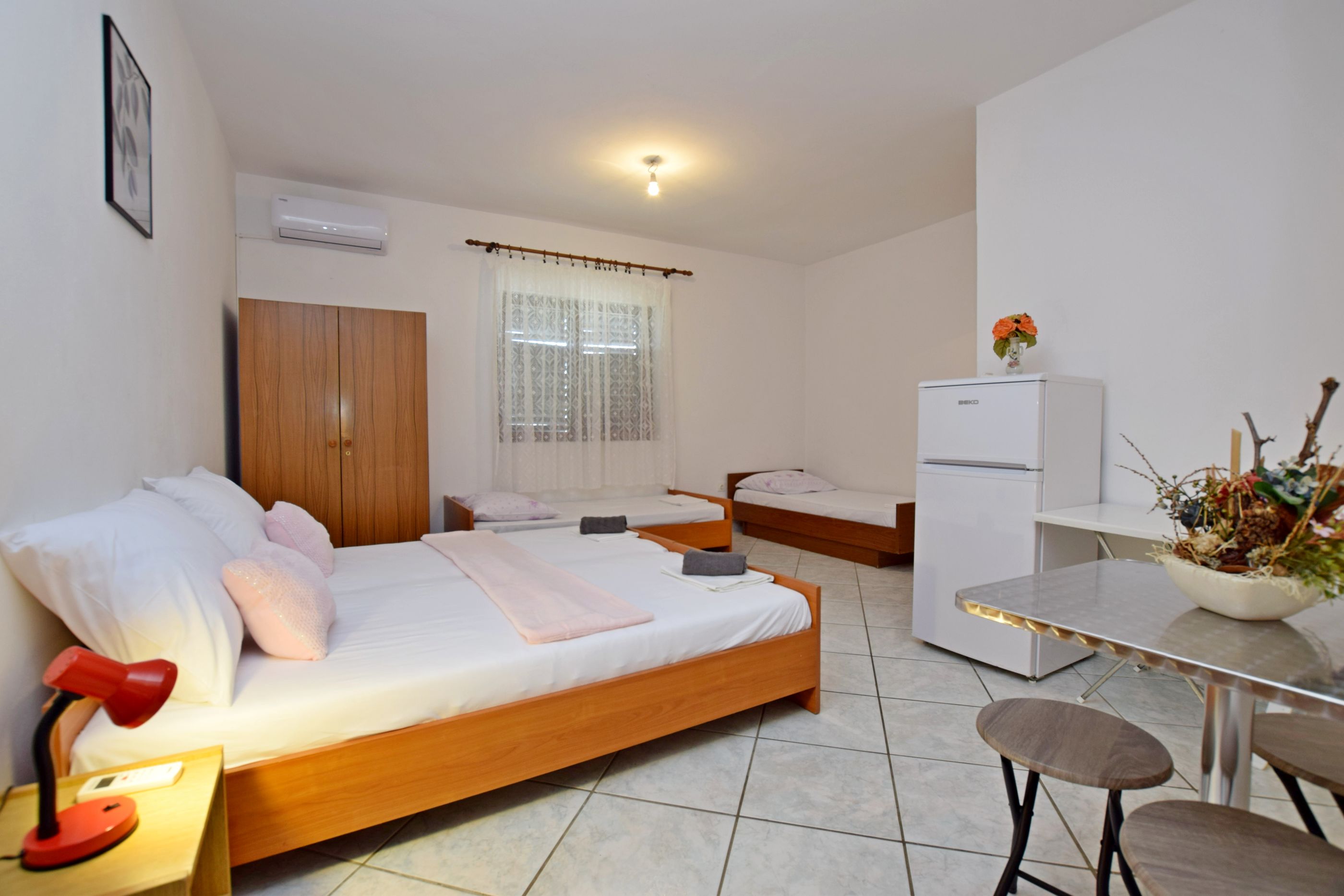 Apartment and Rooms Mila 63641-A4