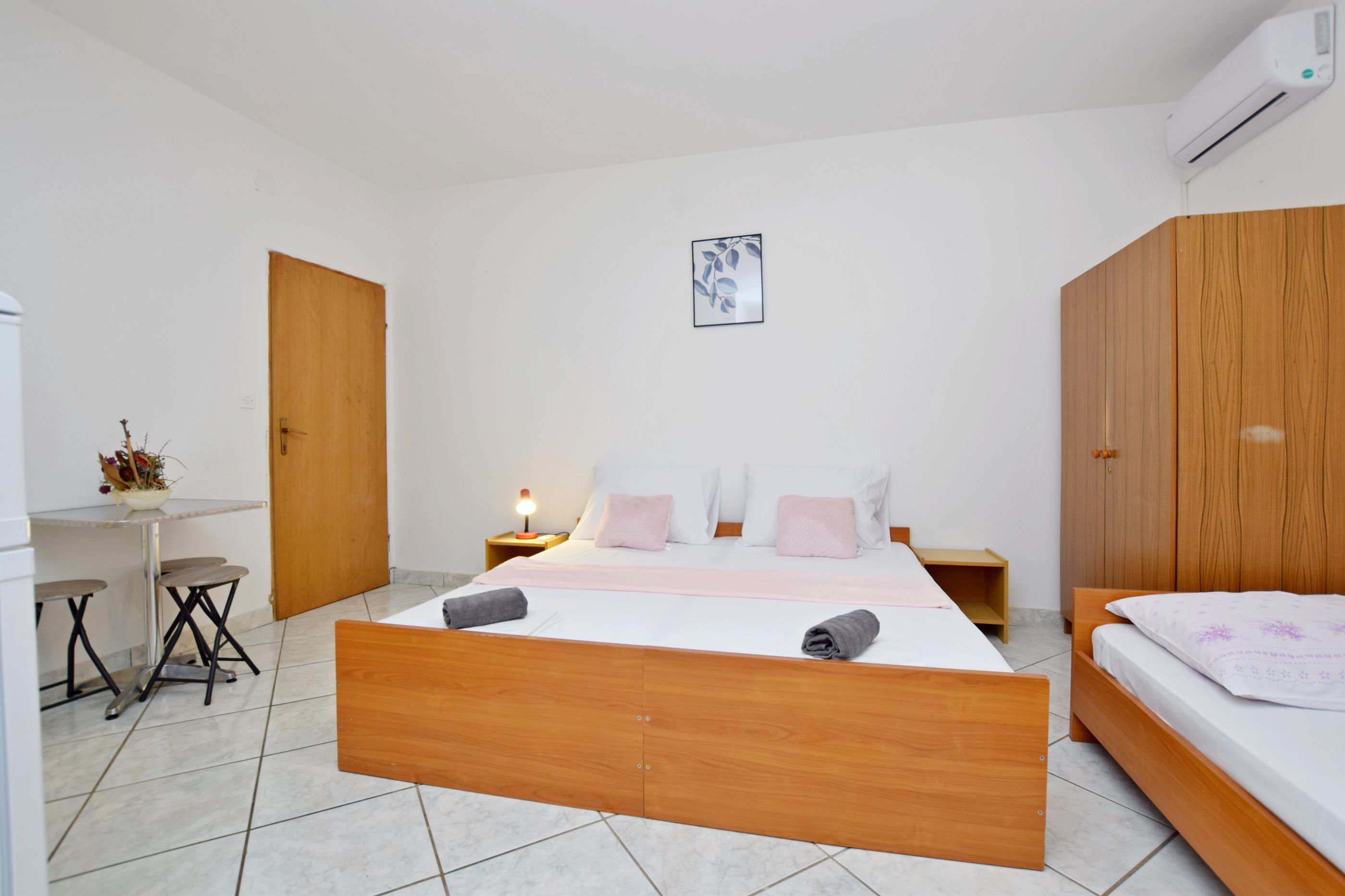 Apartment and Rooms Mila 63641-A4