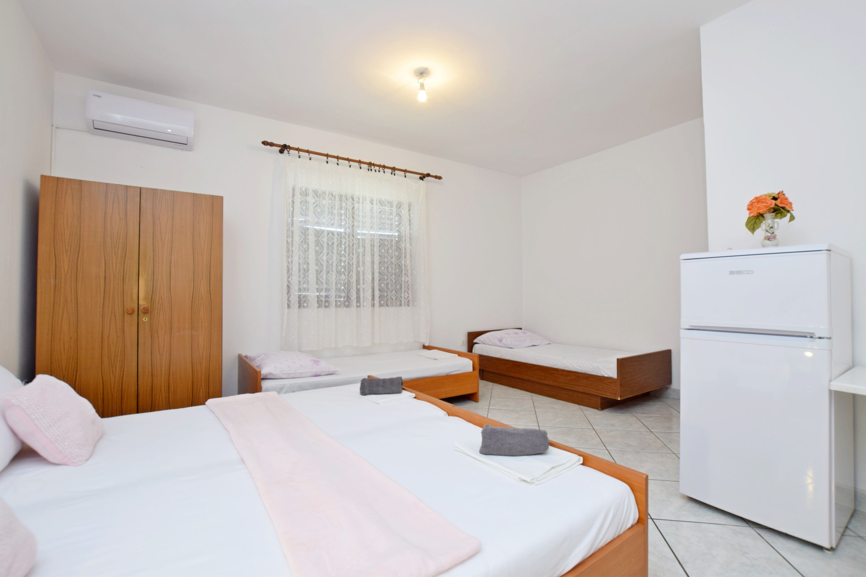 Apartment and Rooms Mila 63641-A4