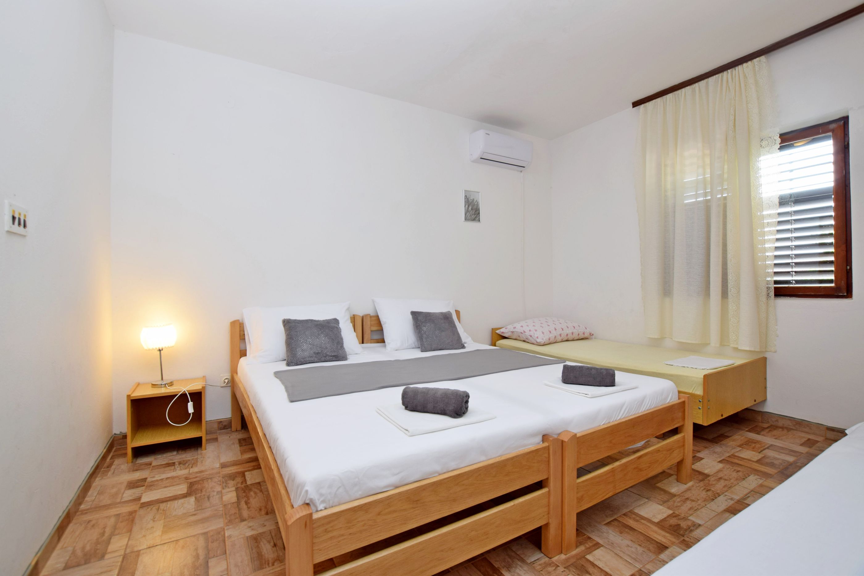 Apartment and Rooms Mila 63641-S1