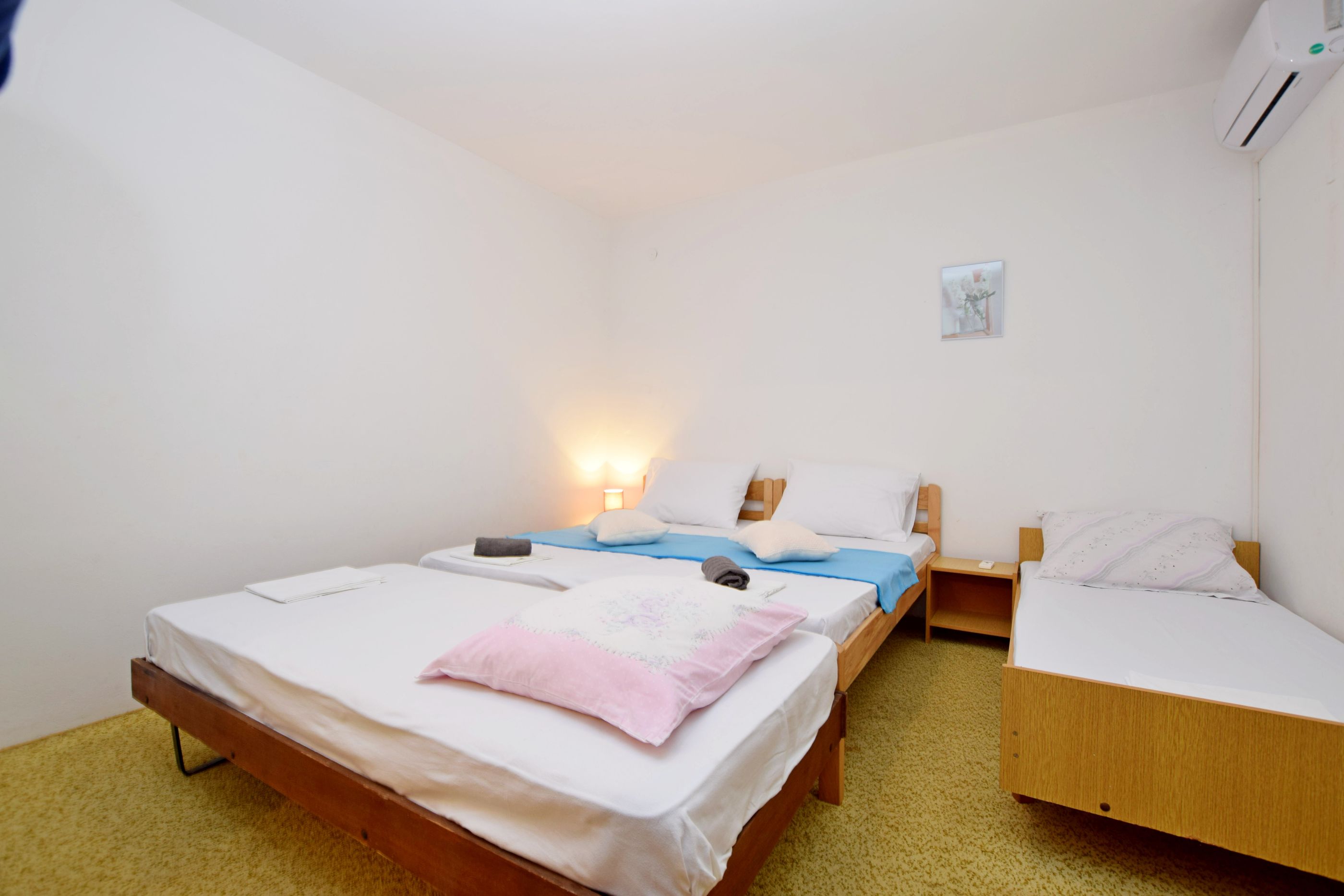 Apartment and Rooms Mila 63641-S2
