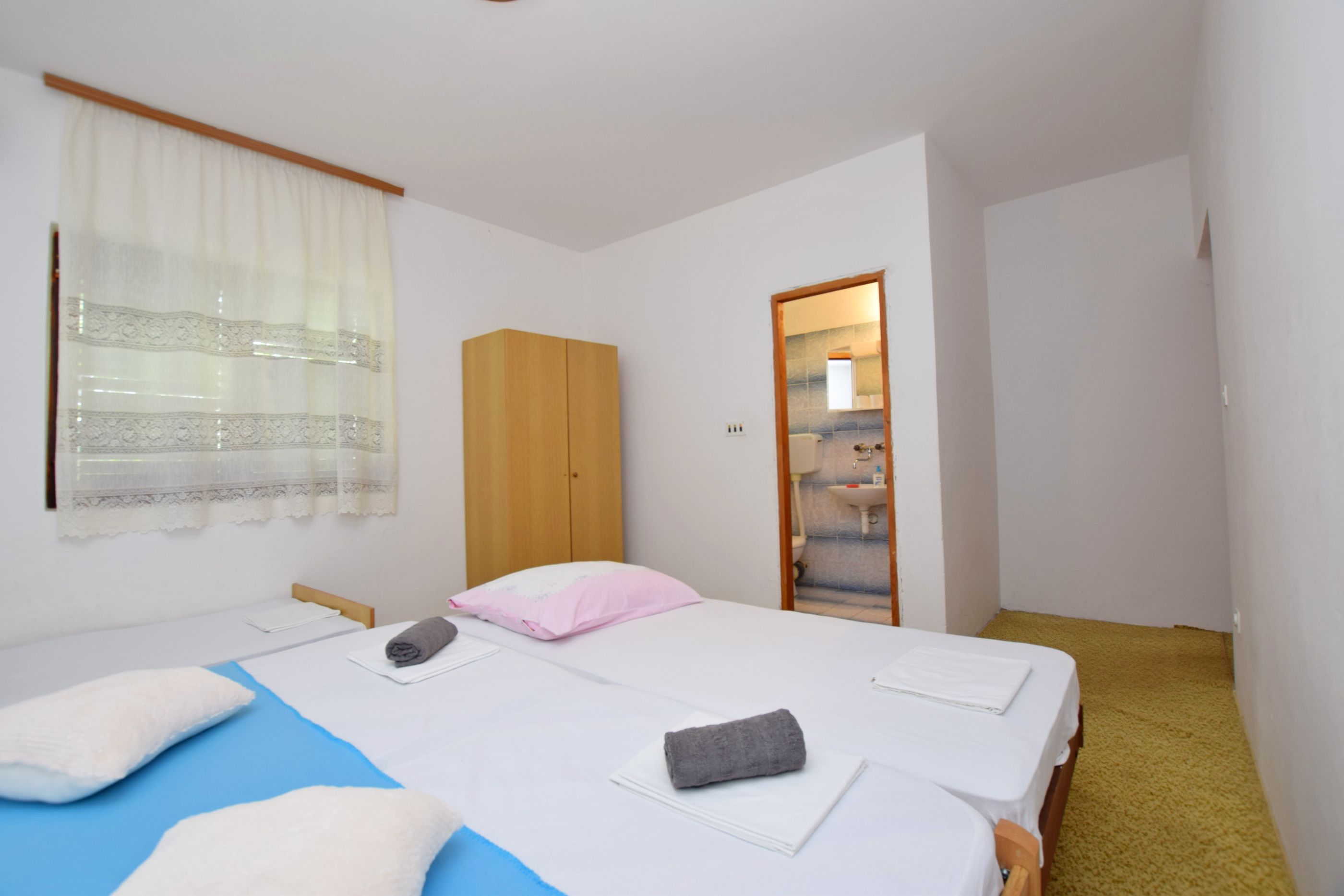 Apartment and Rooms Mila 63641-S2