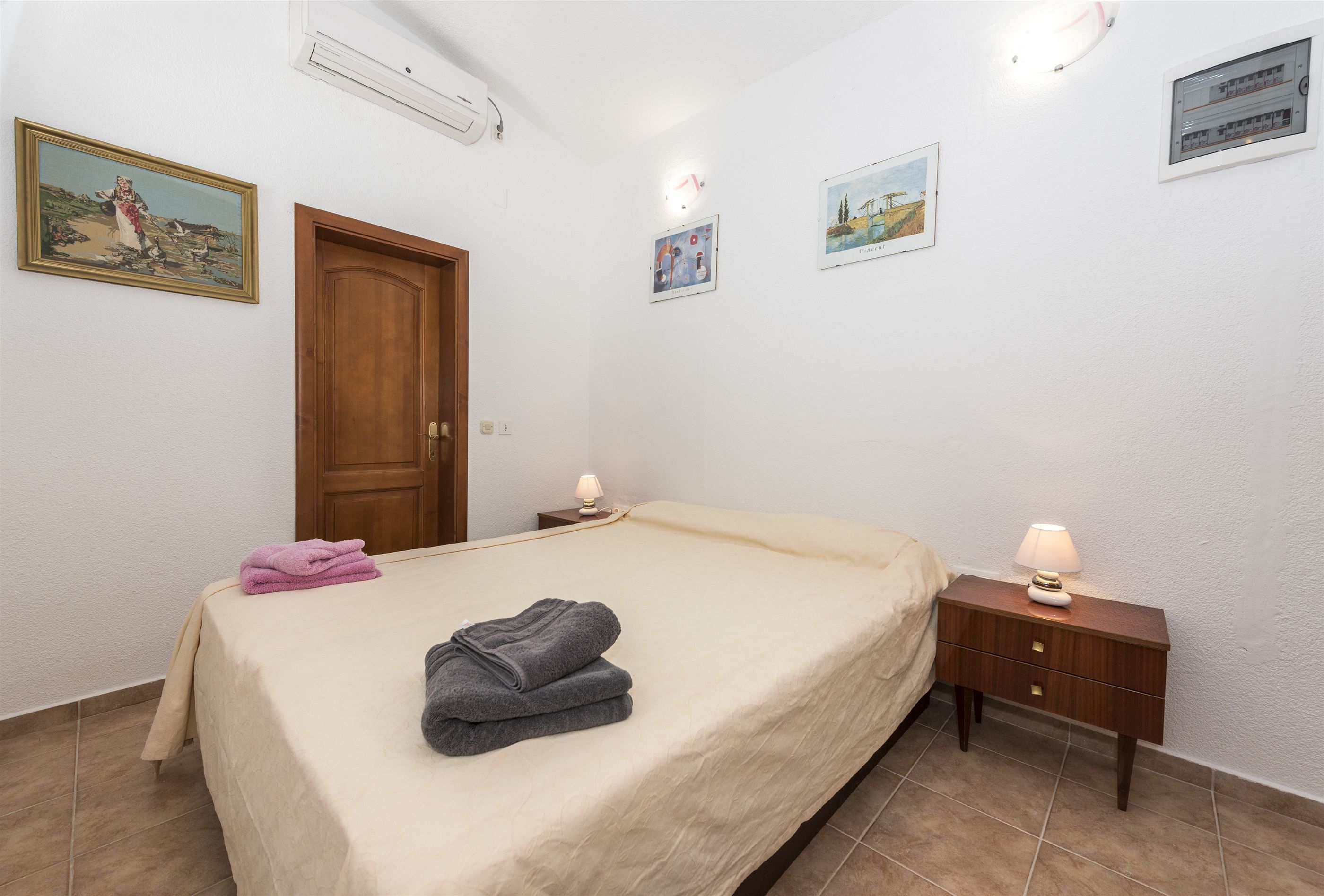 Bungalow Small House 23642-K1