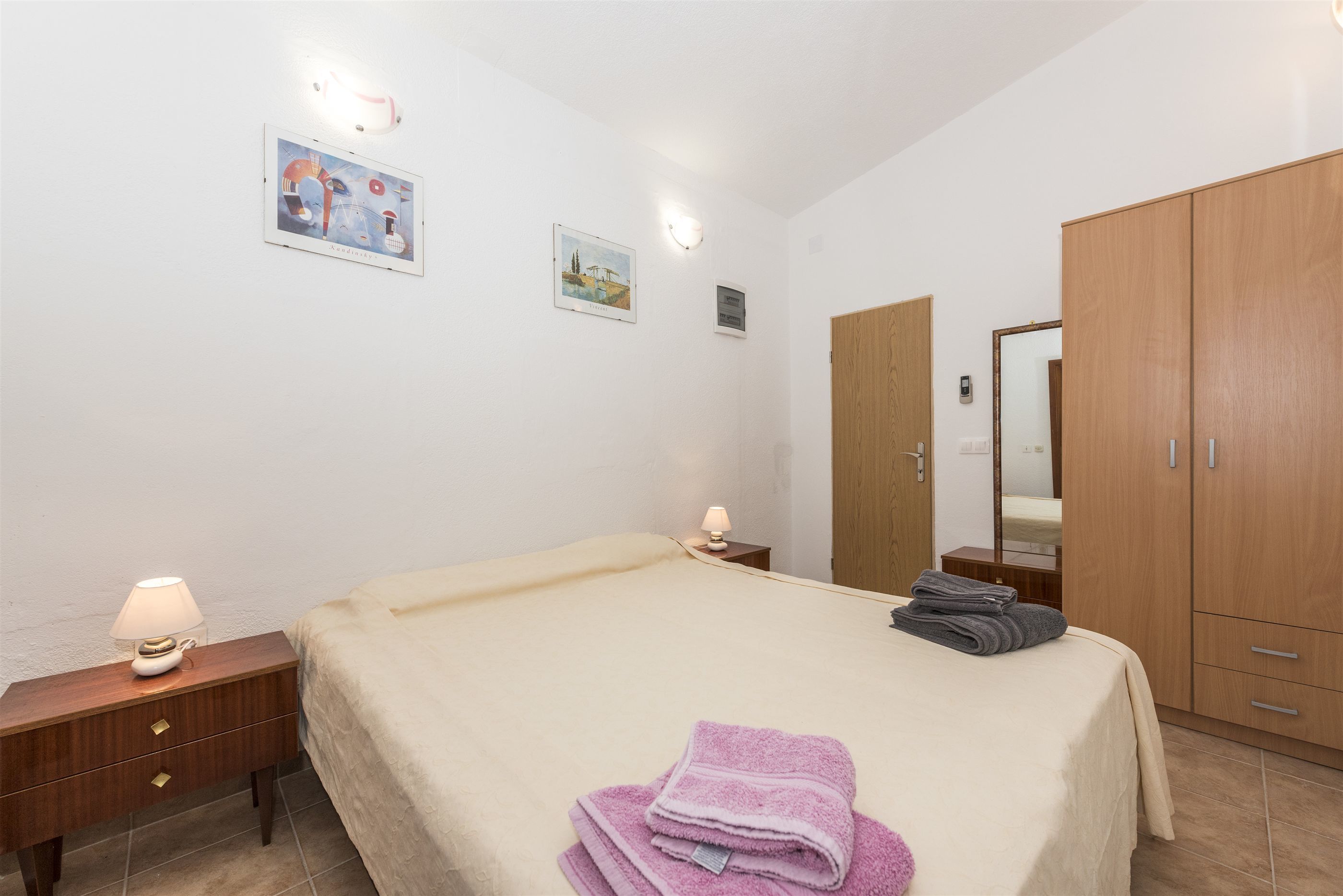 Bungalow Small House 23642-K1
