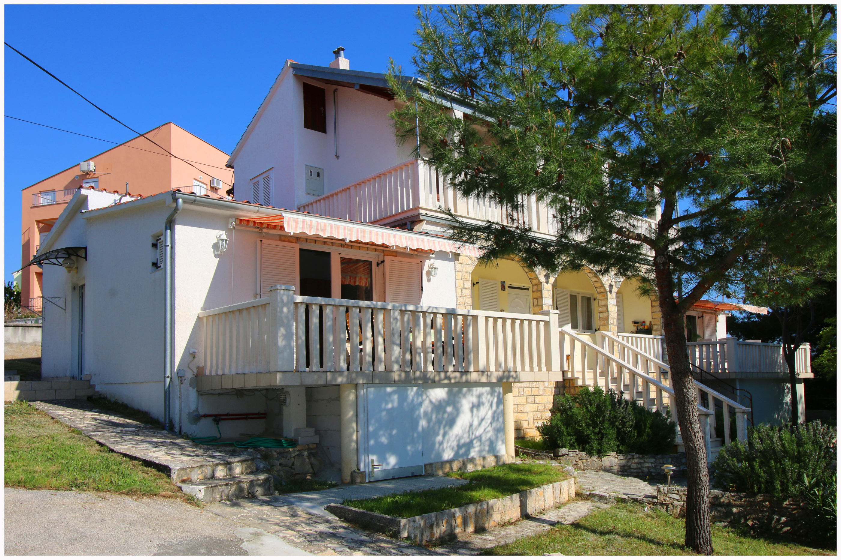 Apartments Tina Toni 64041-A1