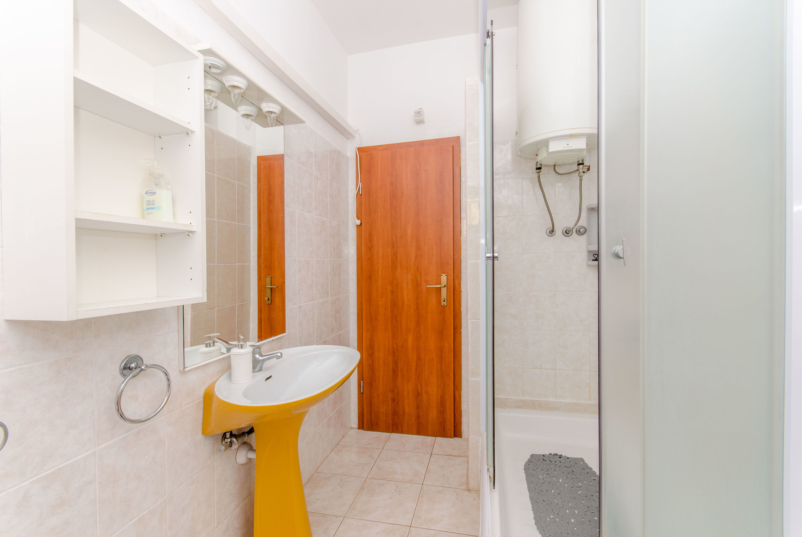 Apartments Bee Maja 30881-A1