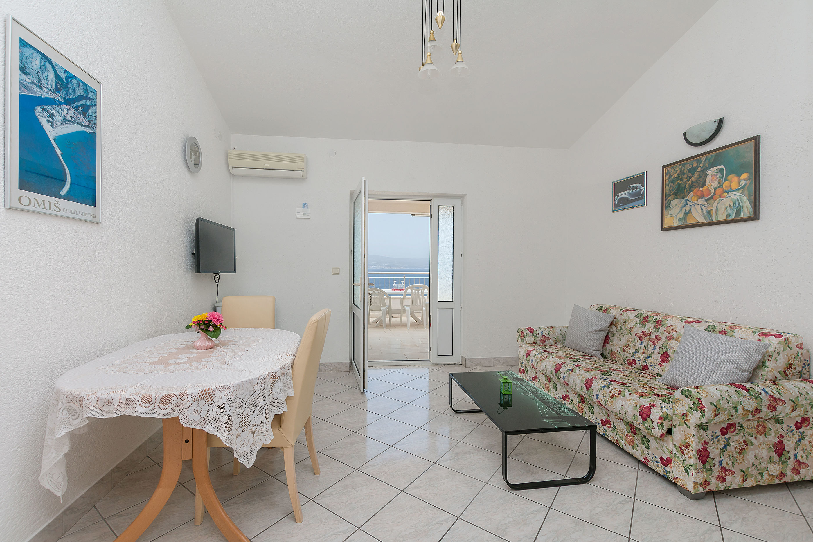 Apartments Luca 64471-A1