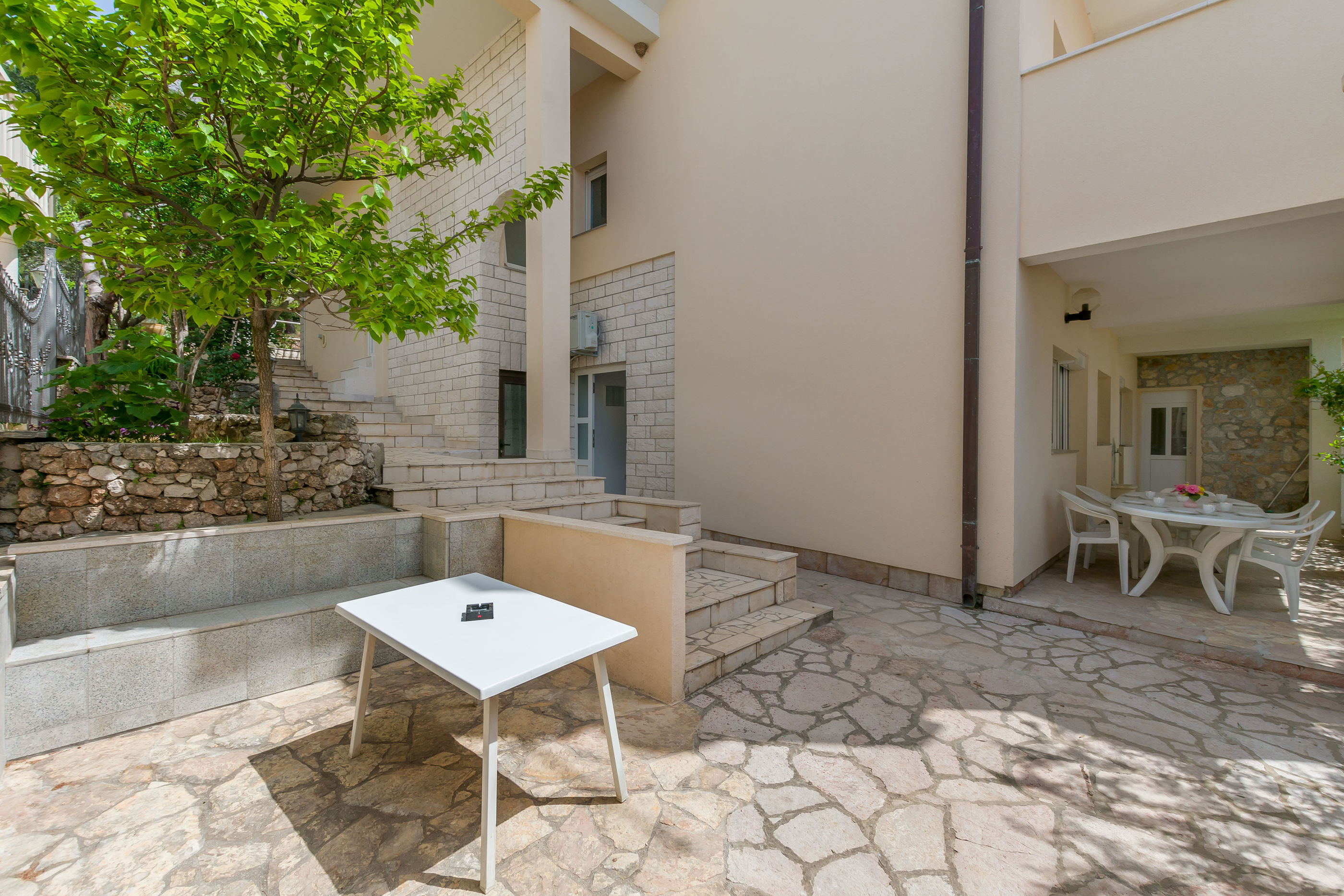 Apartments Luca 64471-A1