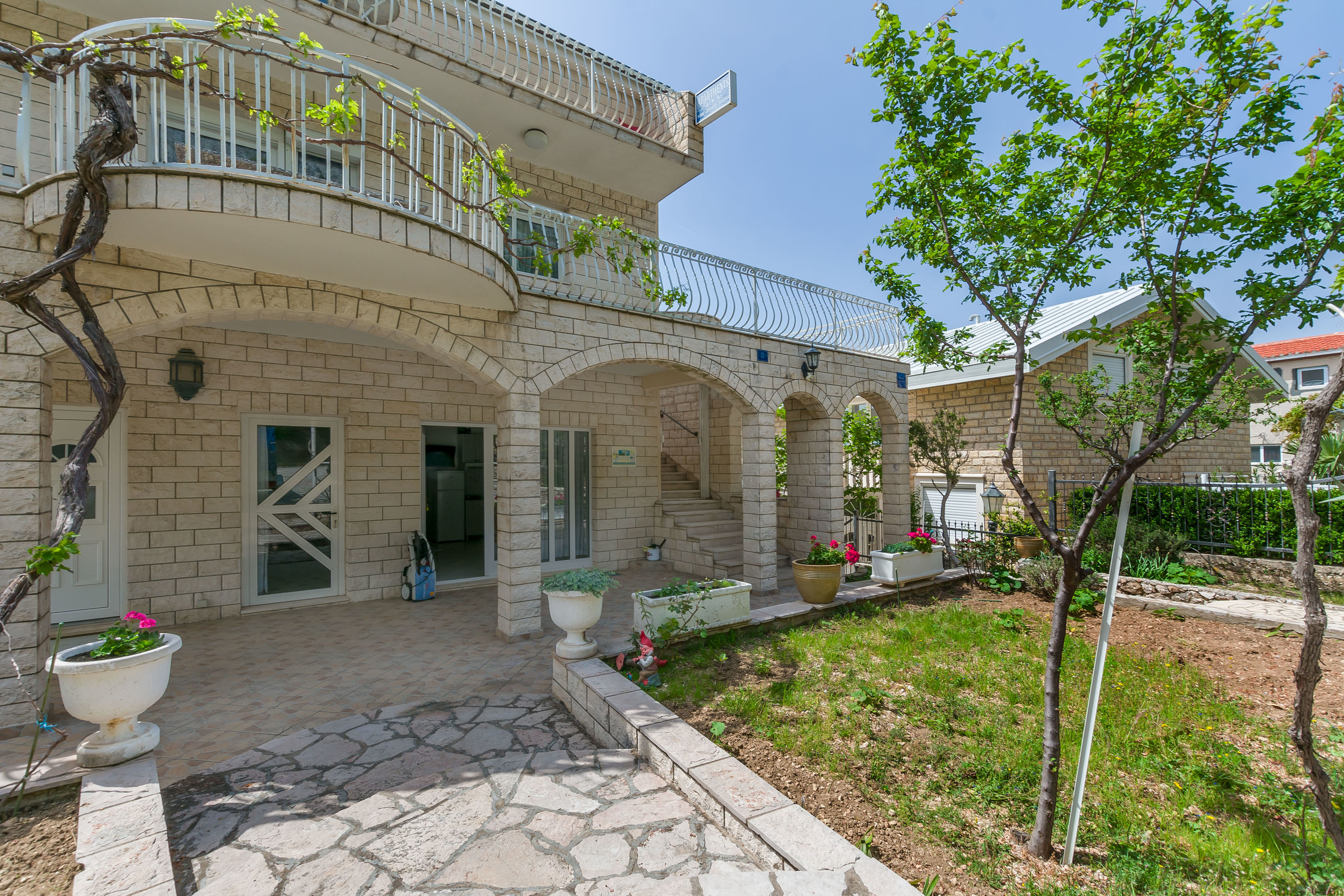Apartments Luca 64471-A1