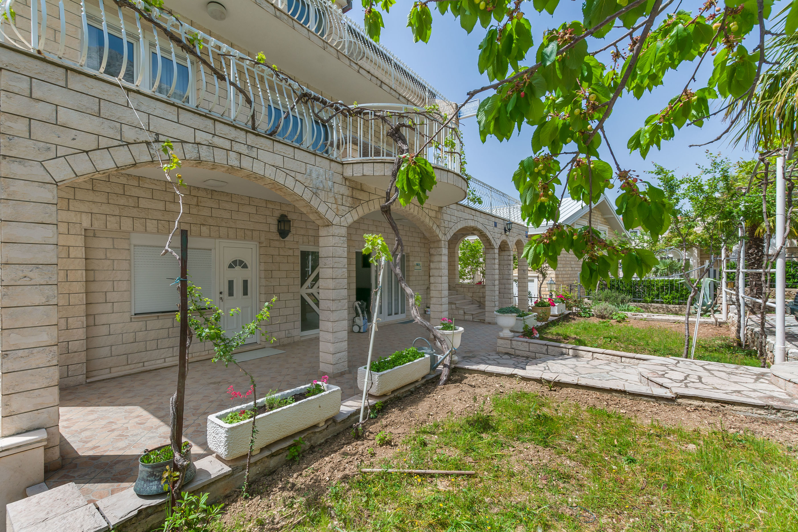 Apartments Luca 64471-A1