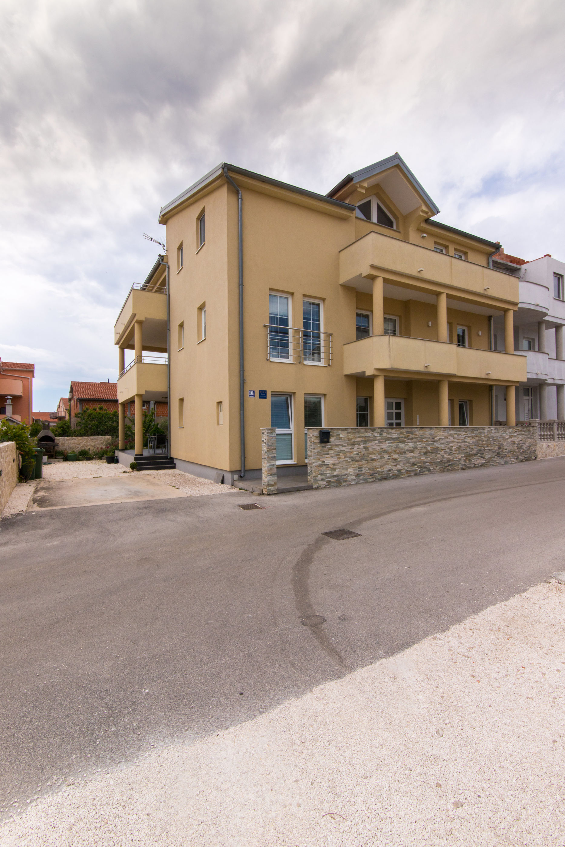 Apartments Nice and comfortable 64981-A1