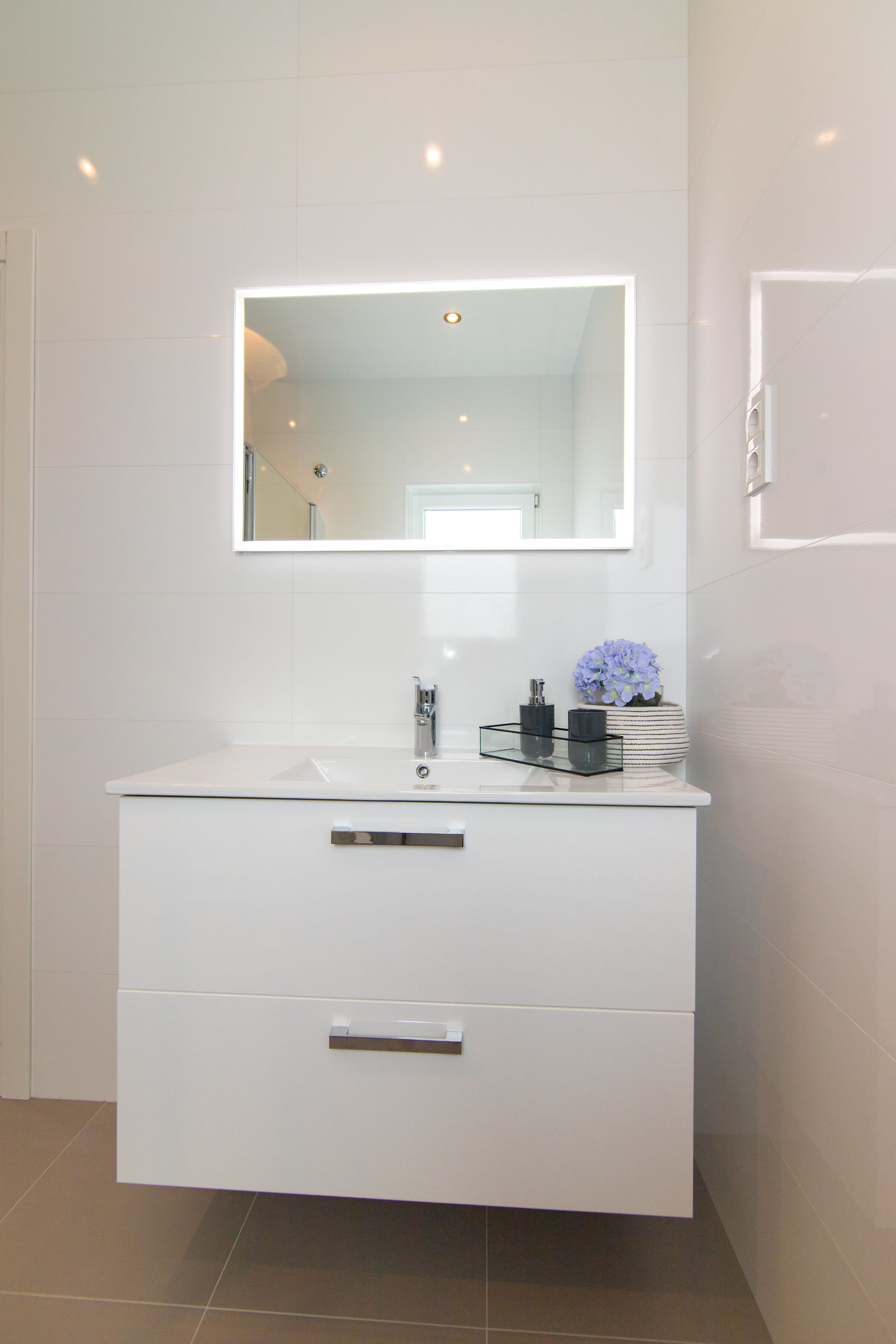 Apartments Nice and comfortable 64981-A3