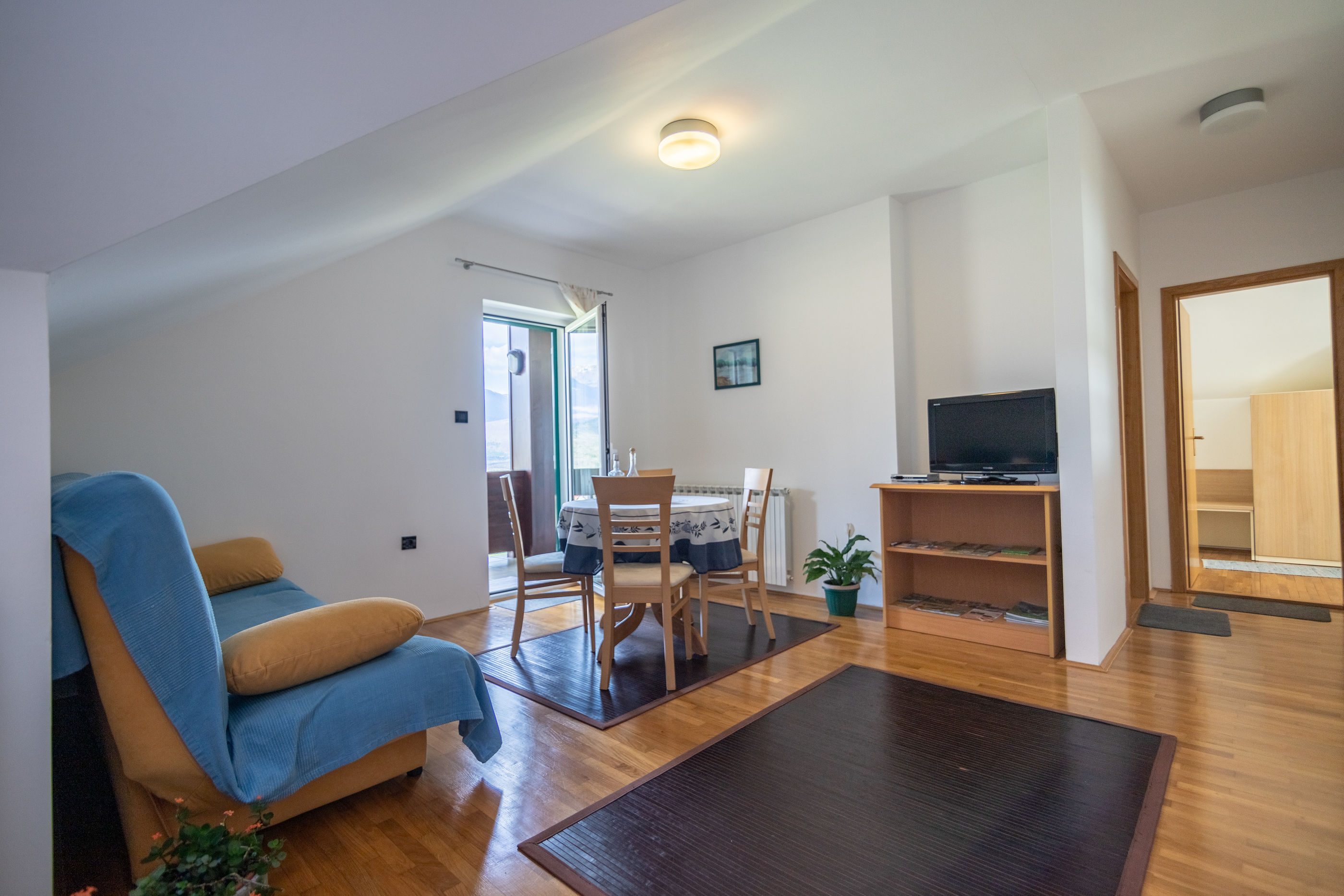 Apartments and Room Robert 80821-A1
