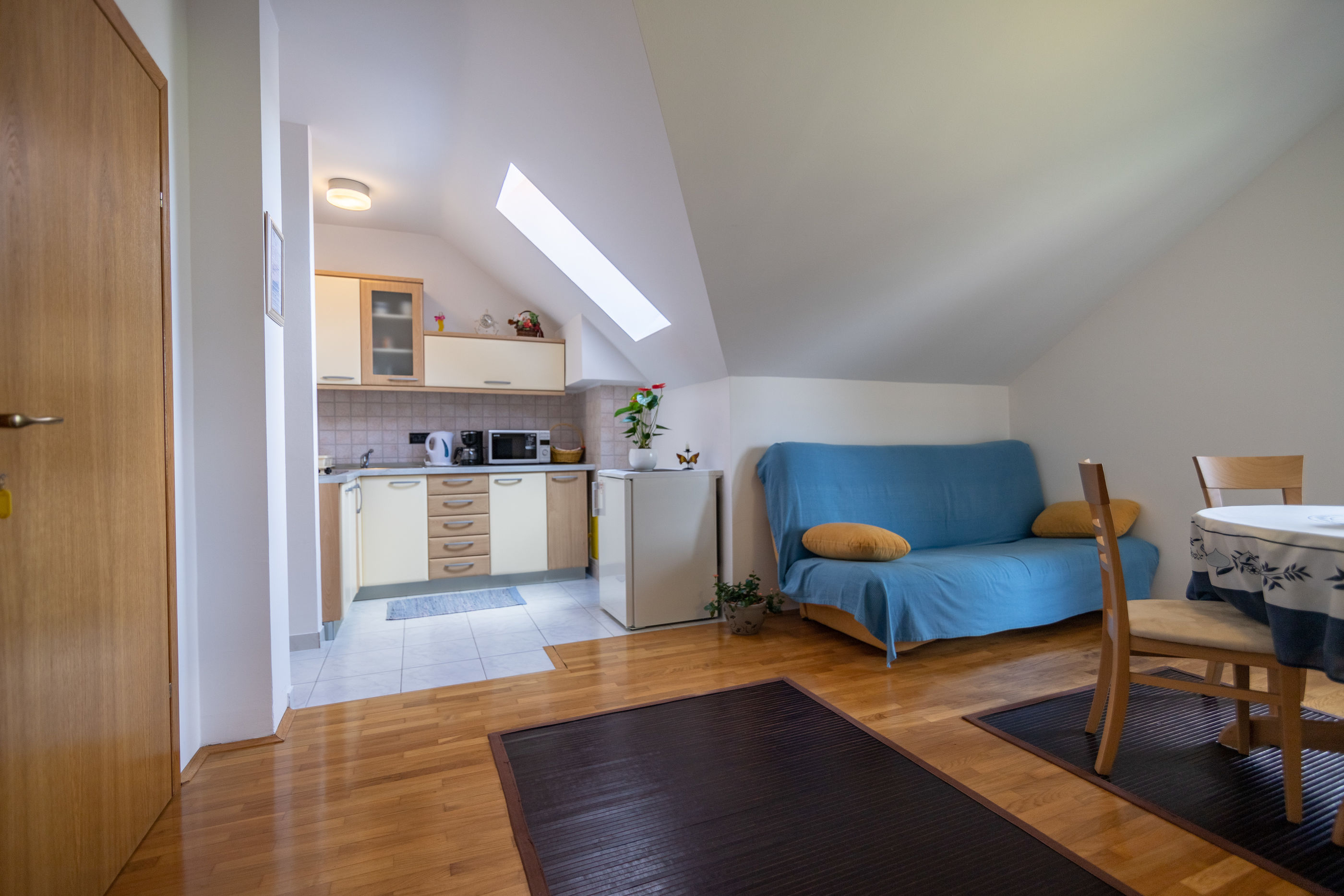Apartments and Room Robert 80821-A1