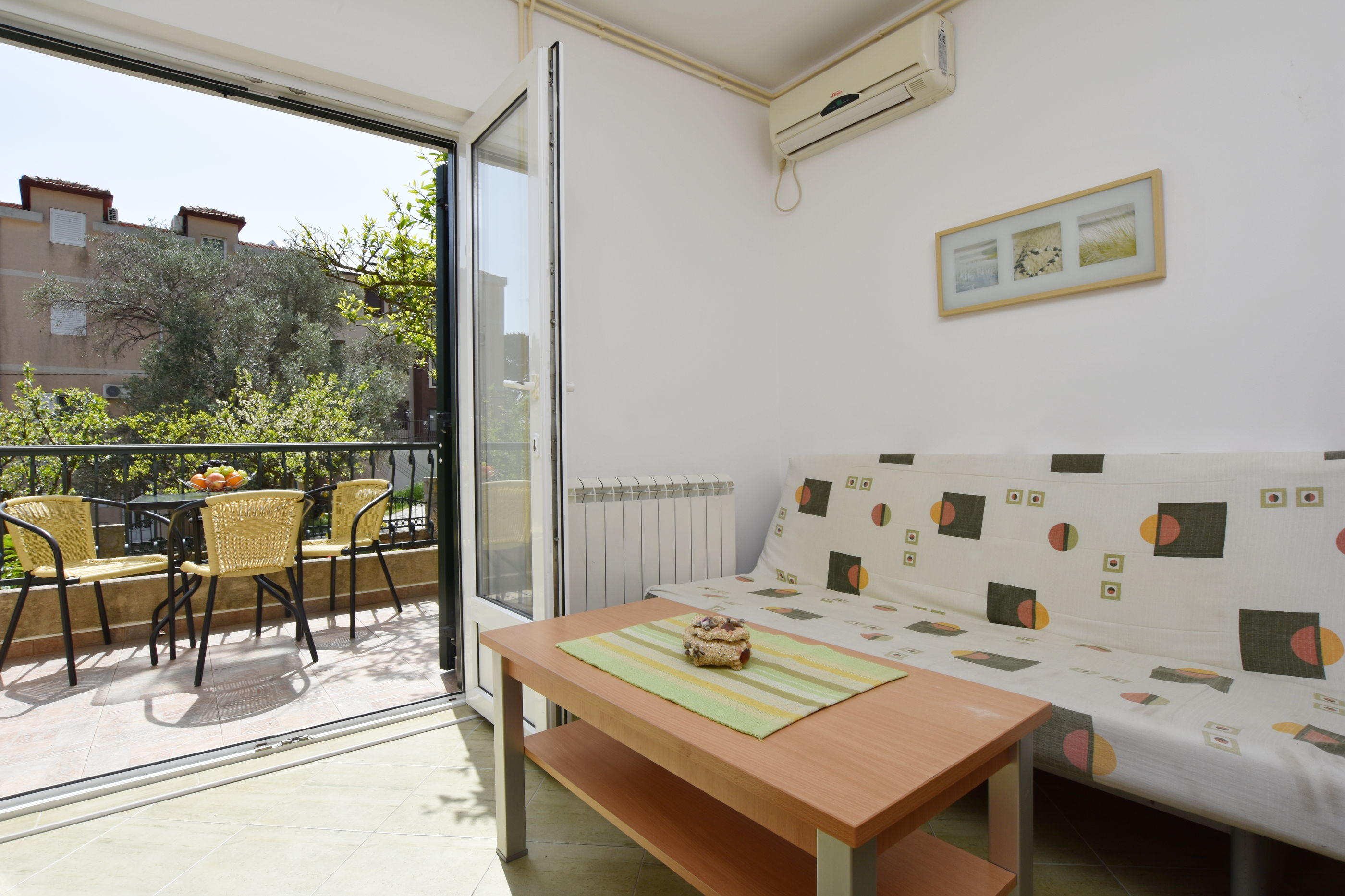 Apartments and Rooms Iva 61261-A1