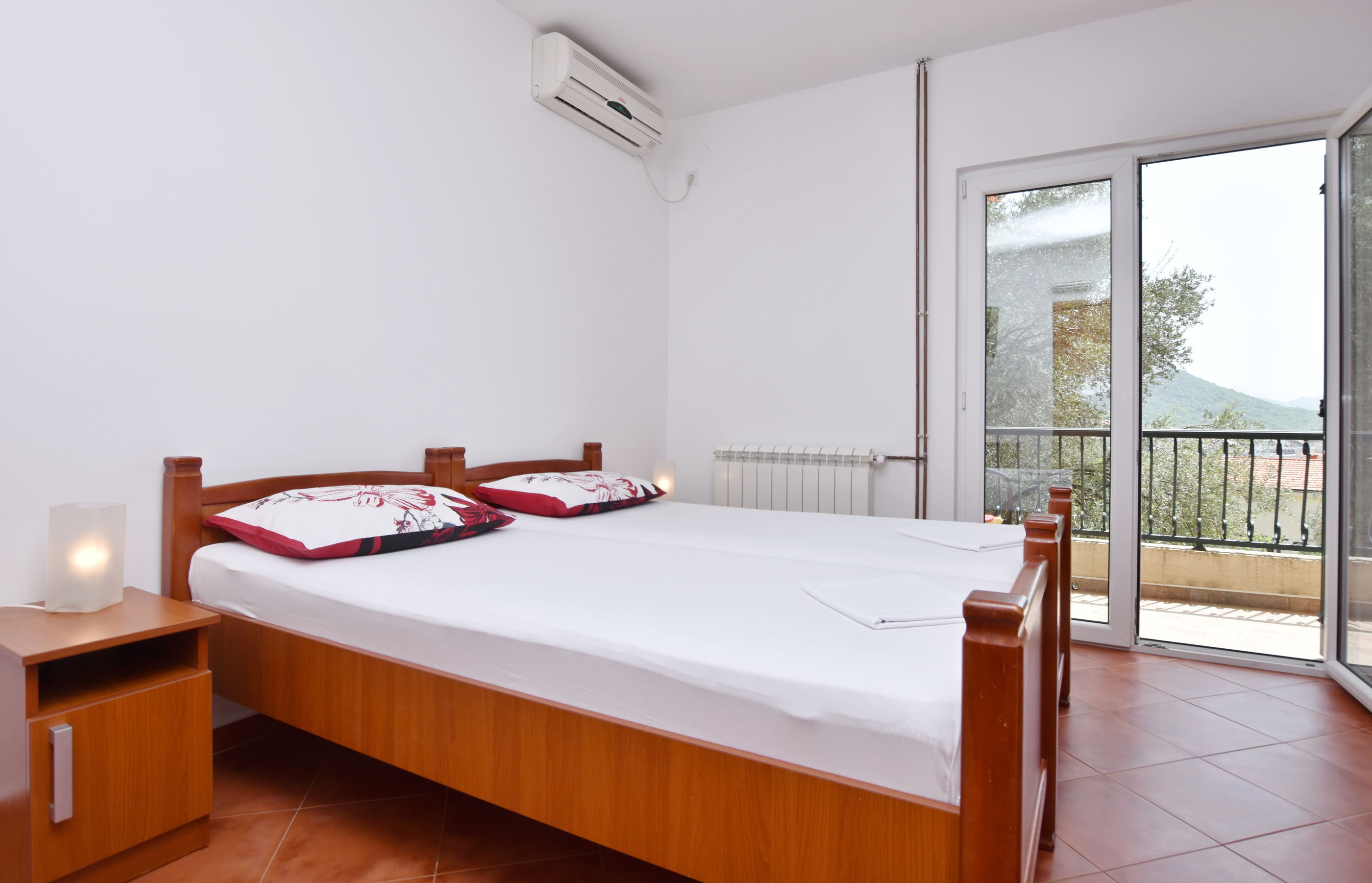Apartments and Rooms Iva 61261-S1