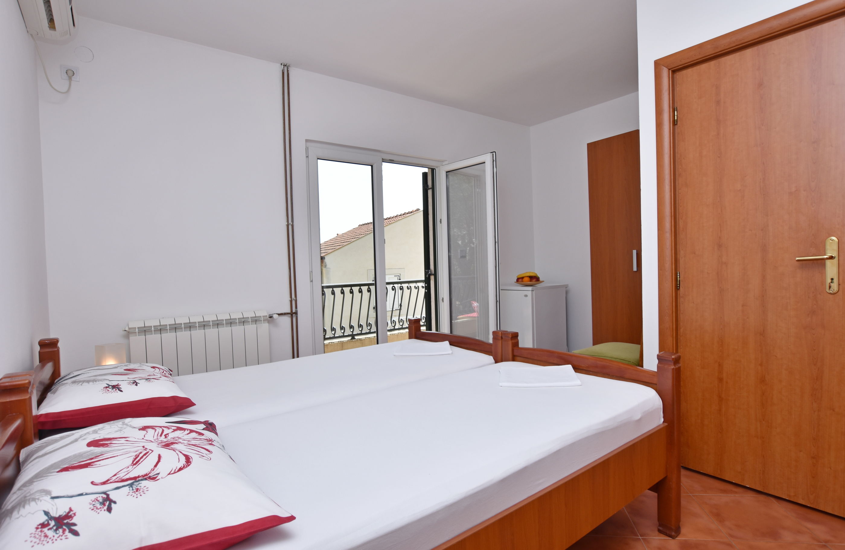 Apartments and Rooms Iva 61261-S1