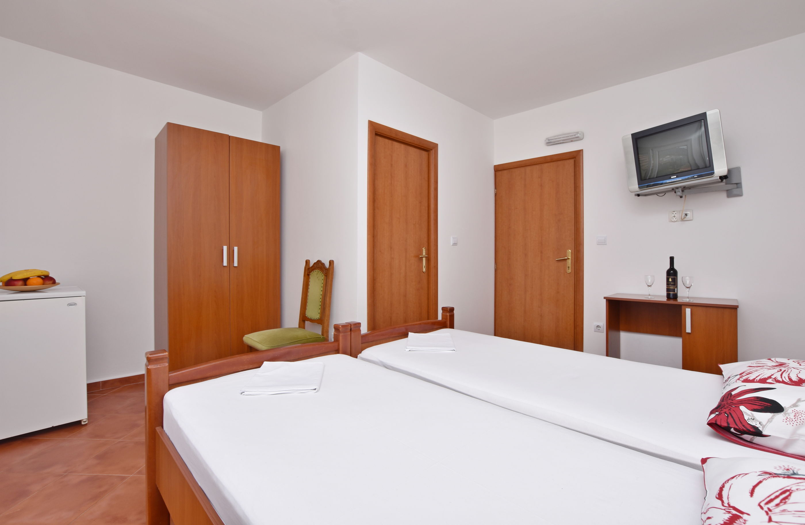 Apartments and Rooms Iva 61261-S1