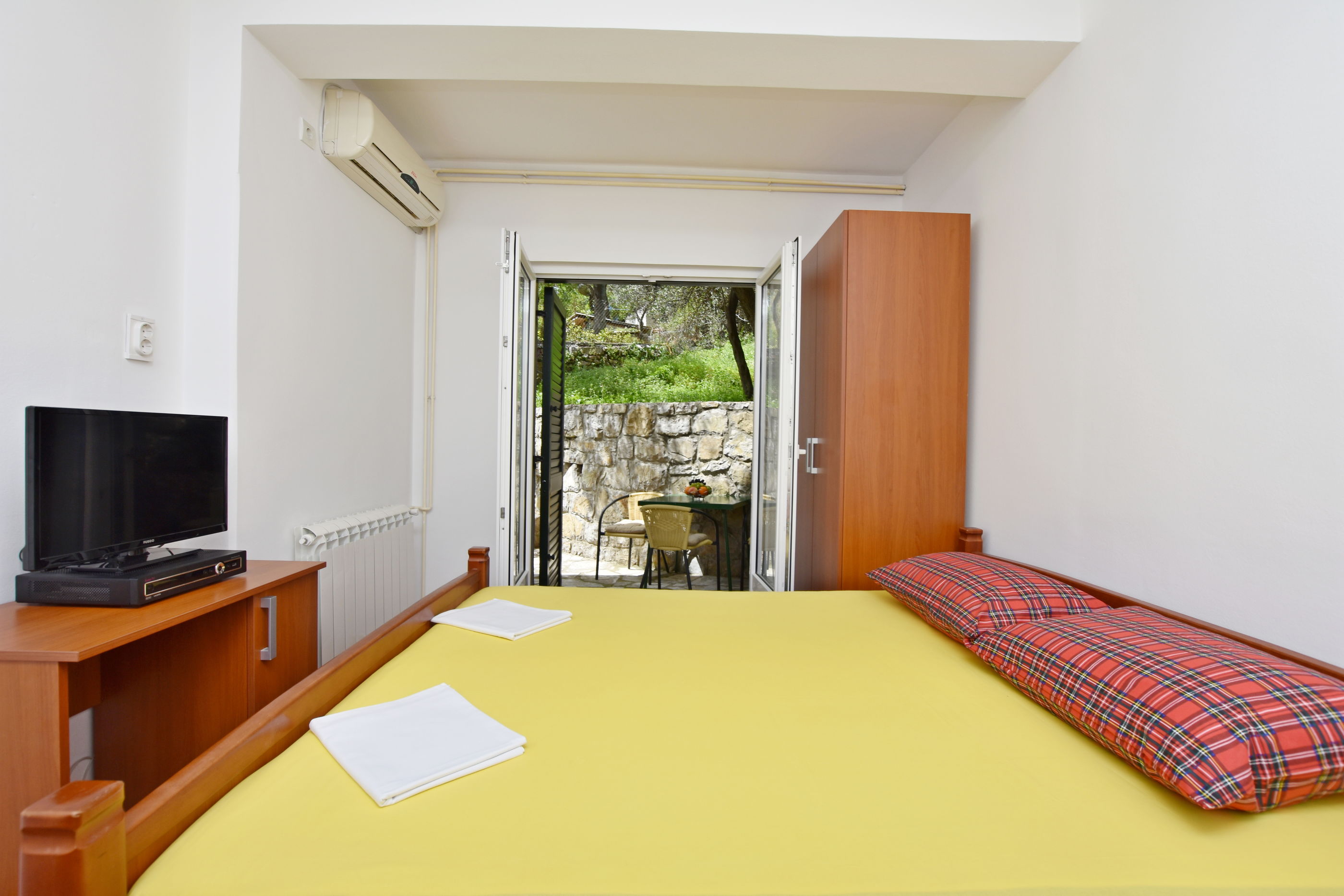 Apartments and Rooms Iva 61261-A3