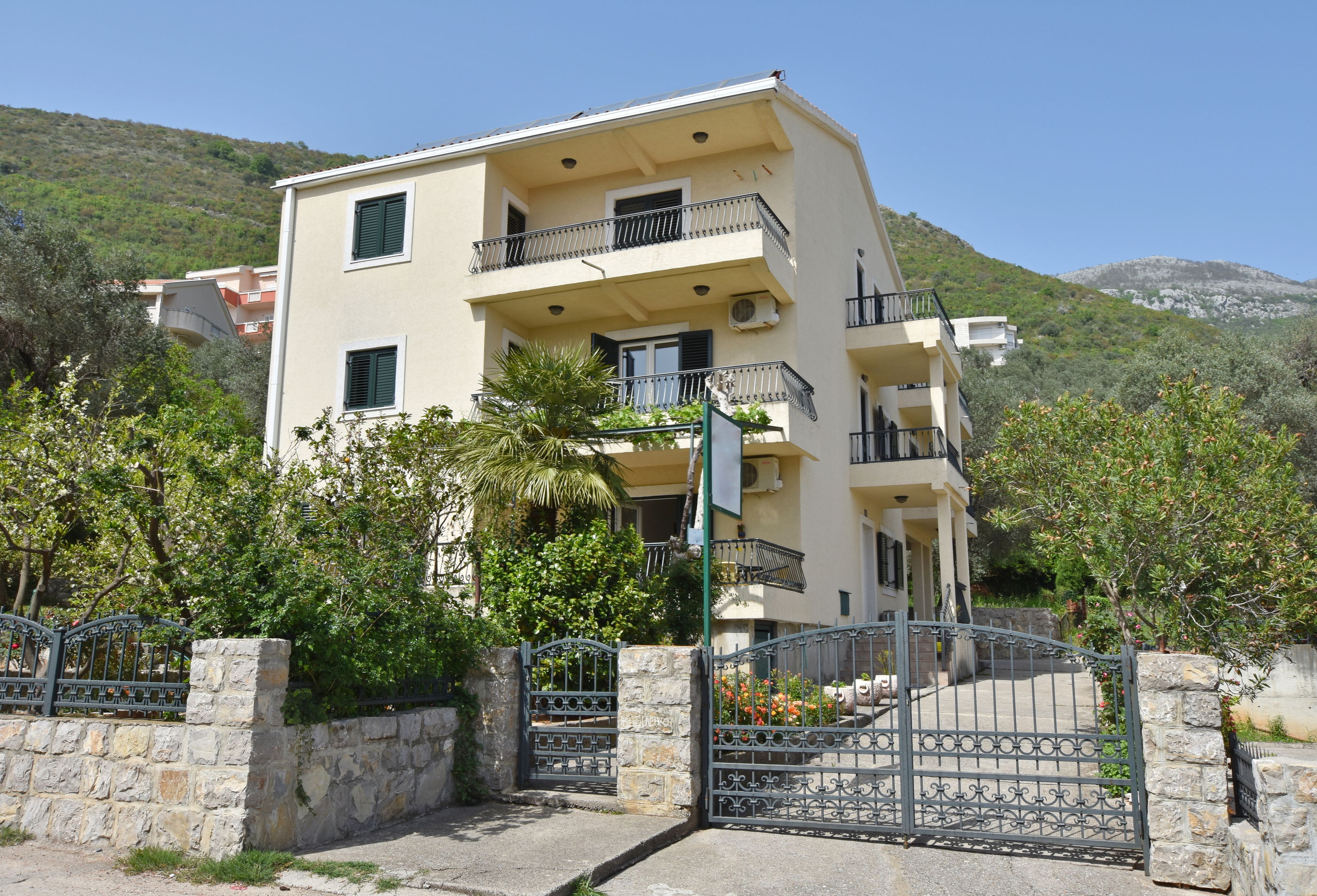 Apartments and Rooms Iva 61261-A2