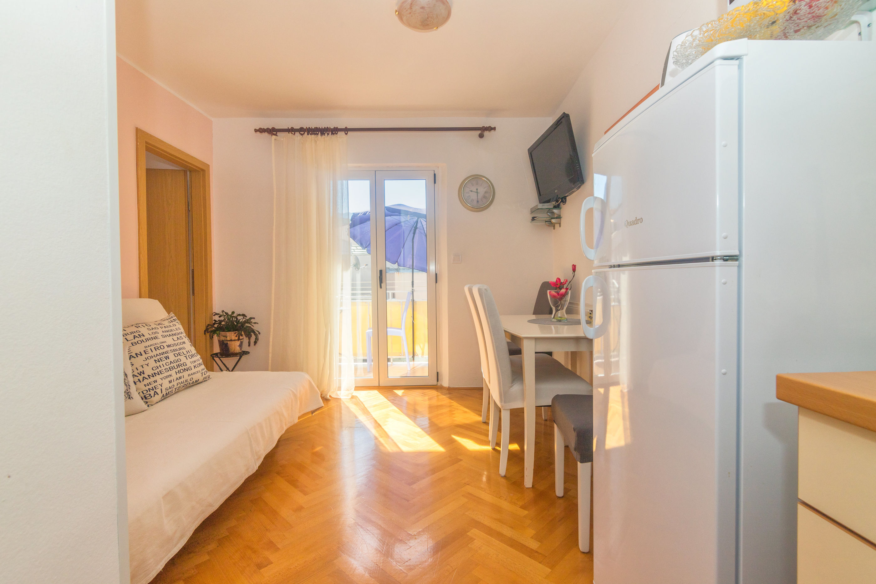 Apartments Matko 64661-A1