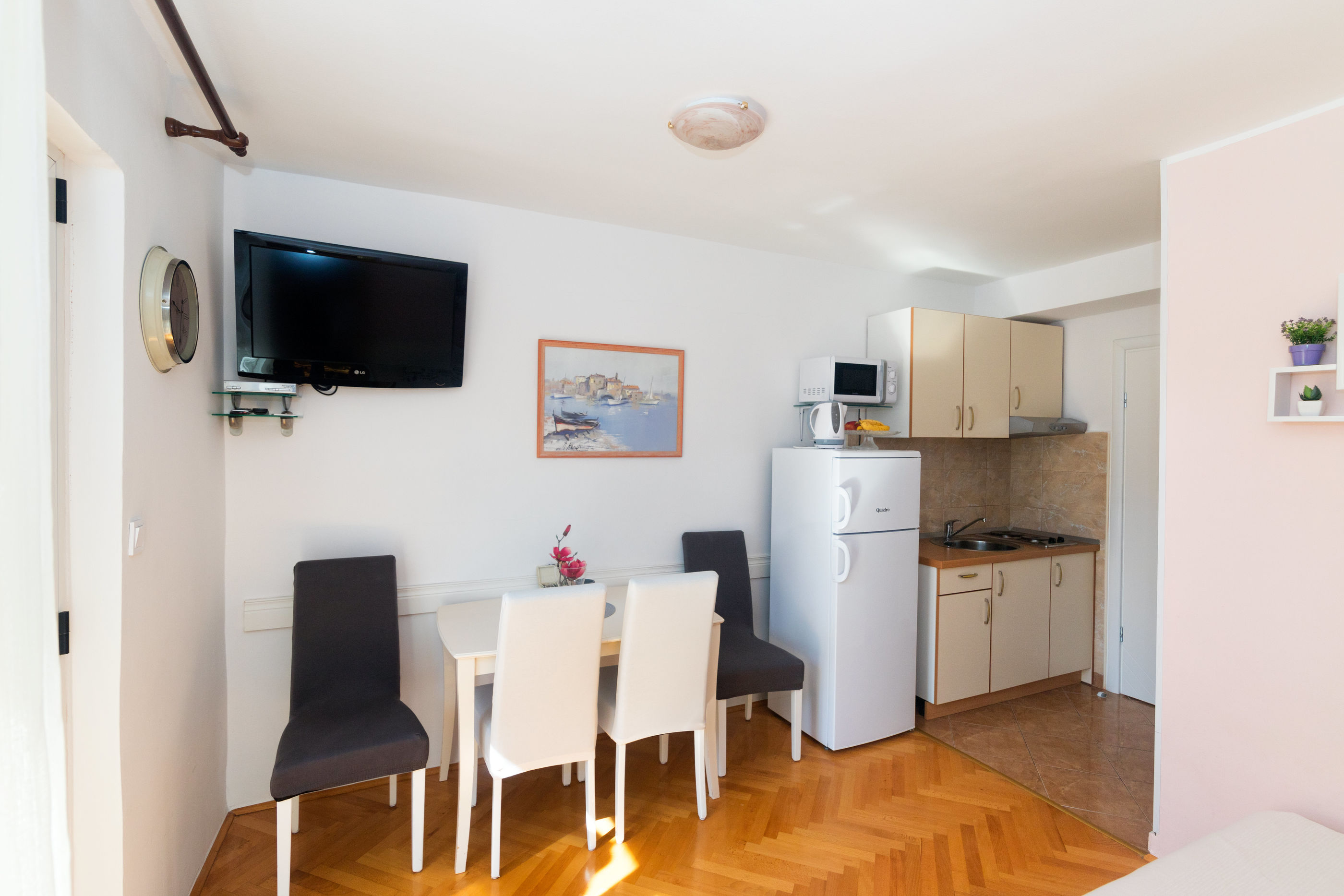 Apartments Matko 64661-A1