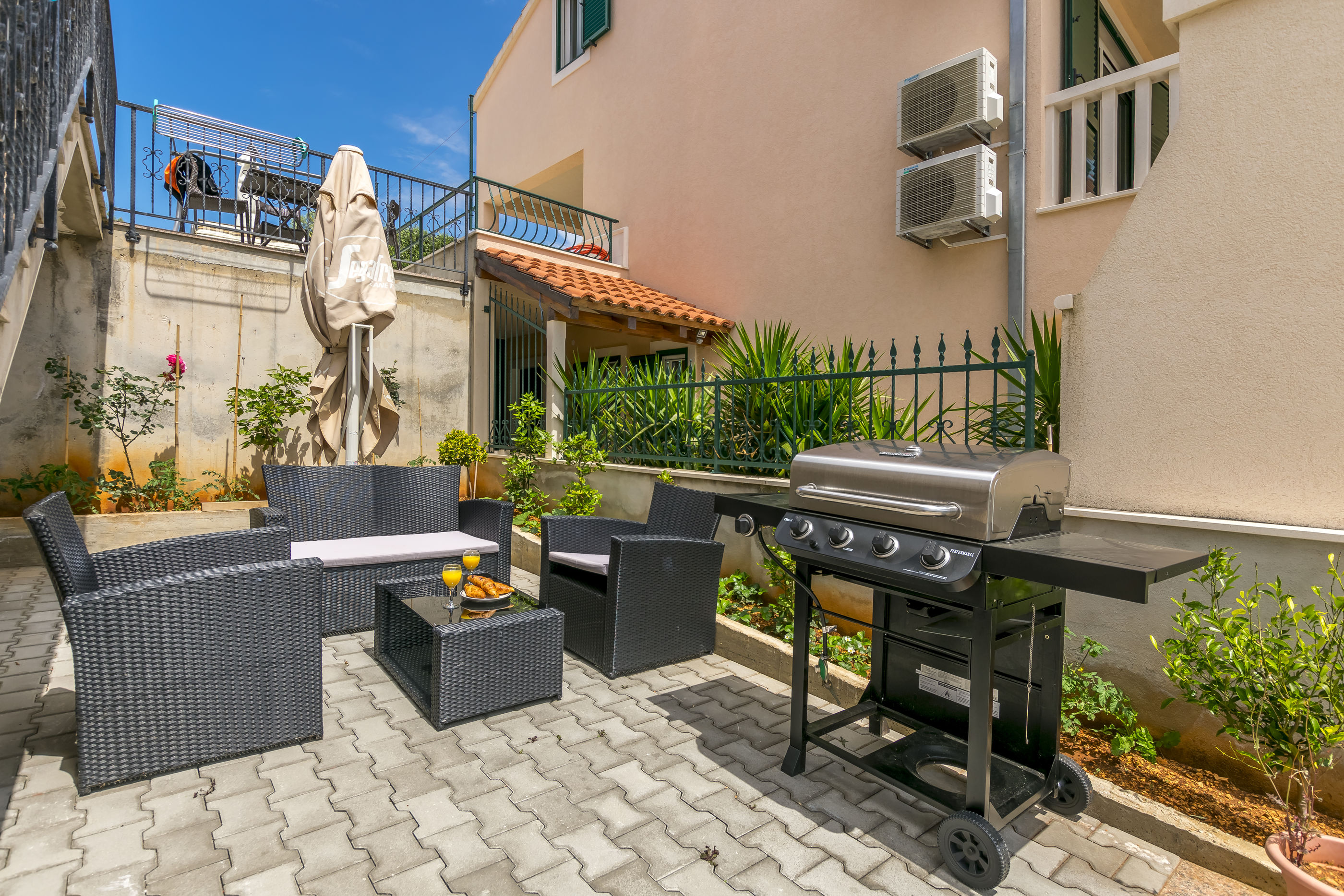 Apartments Villa J i M by the sea 64461-A1
