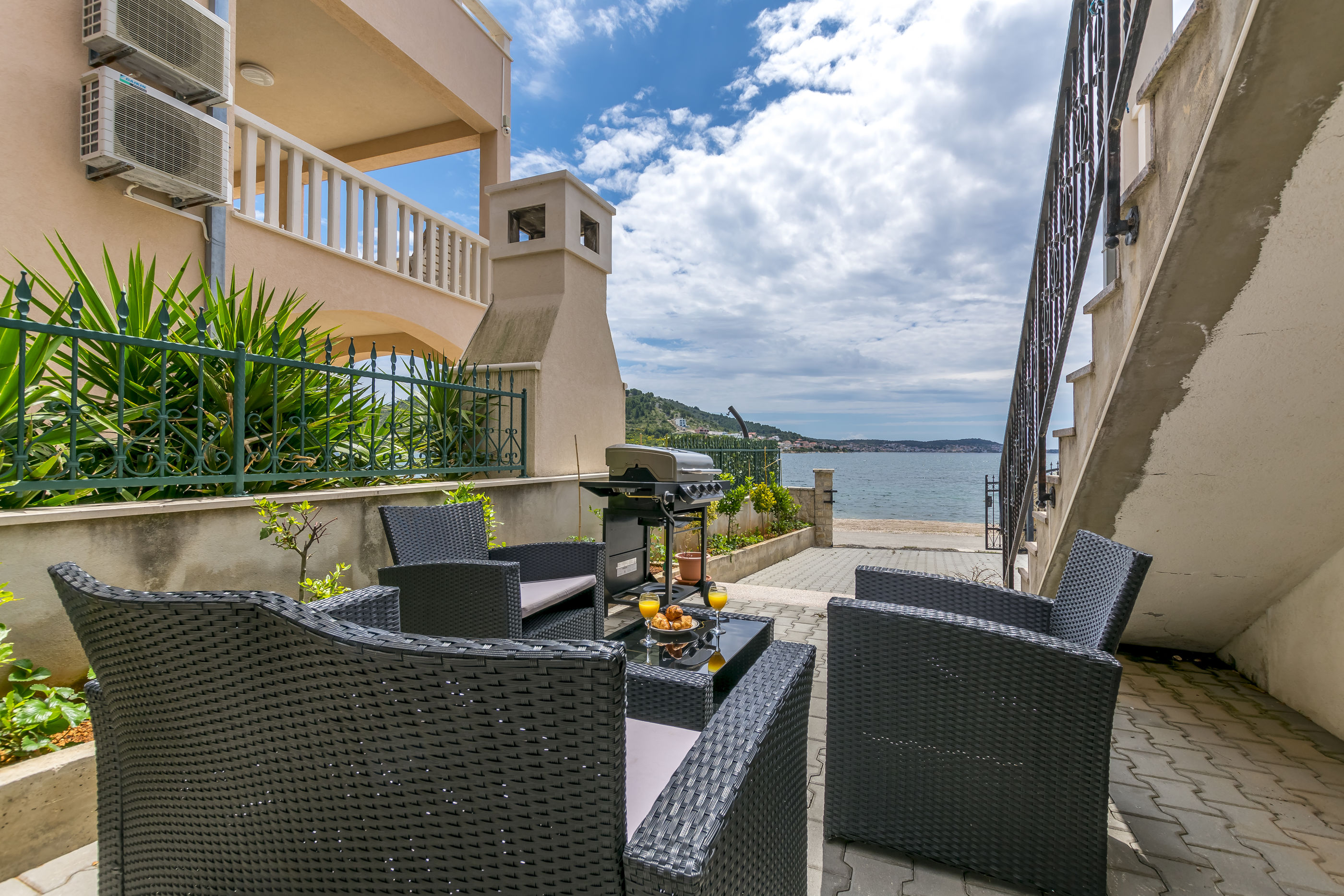 Apartments Villa J i M by the sea 64461-A1