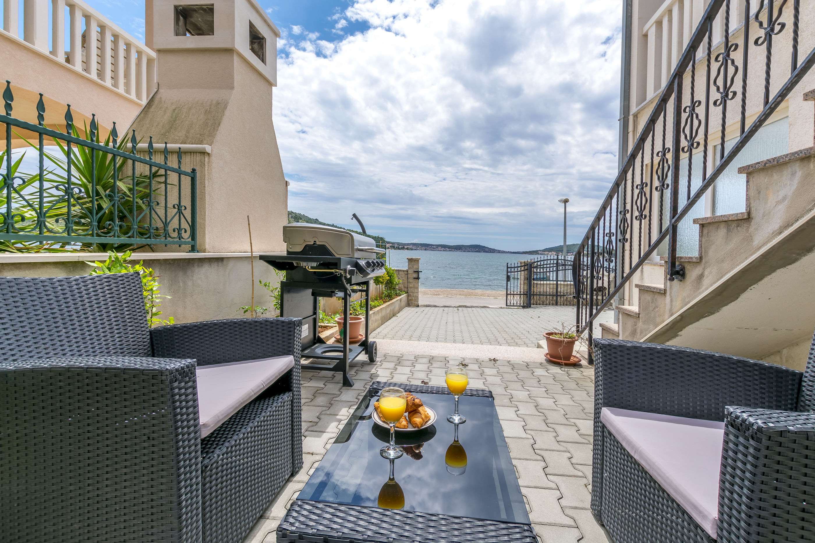 Apartments Villa J i M by the sea 64461-A1