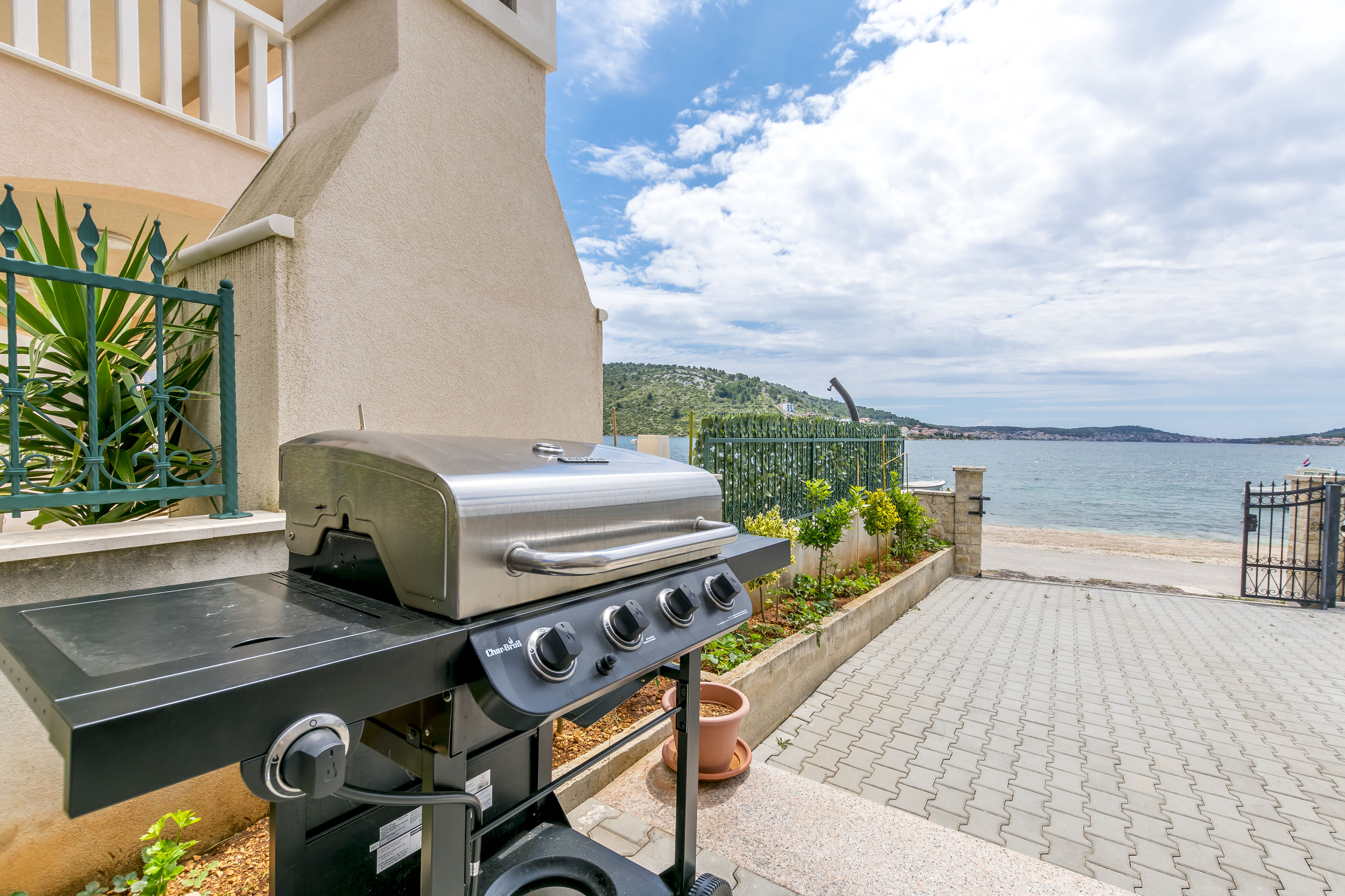 Apartments Villa J i M by the sea 64461-A1