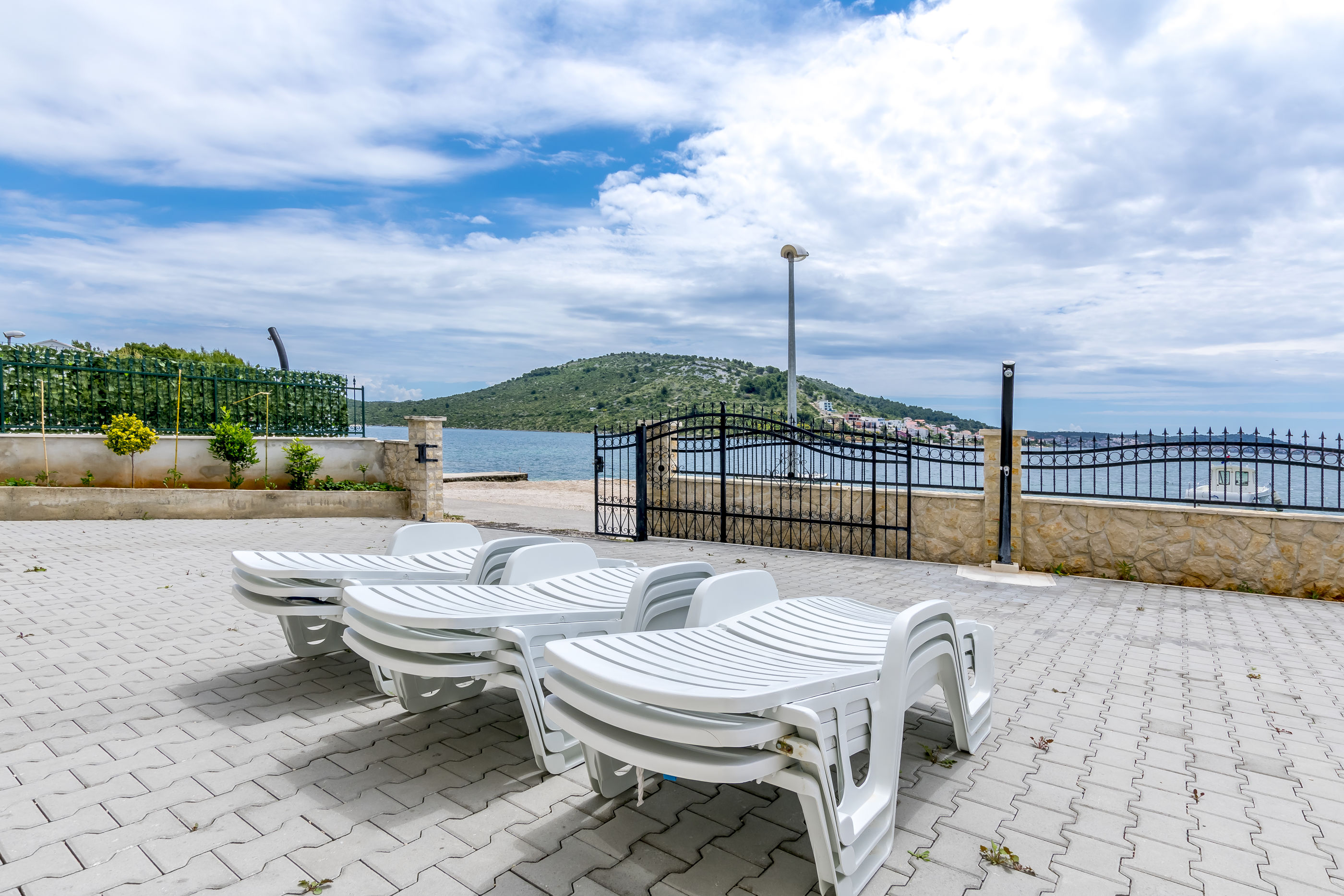 Apartments Villa J i M by the sea 64461-A1