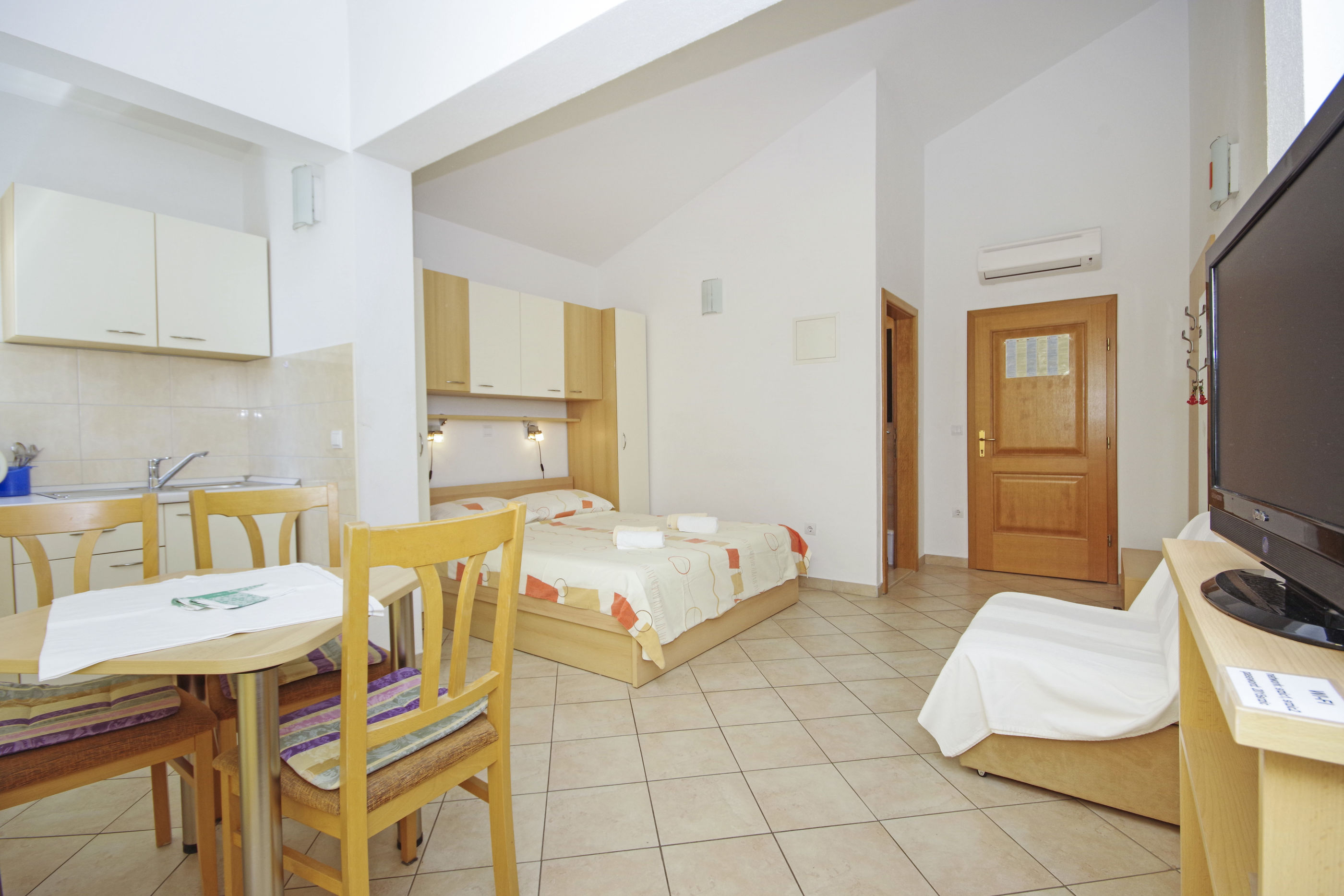 Apartments Slobodanka 36121-A6