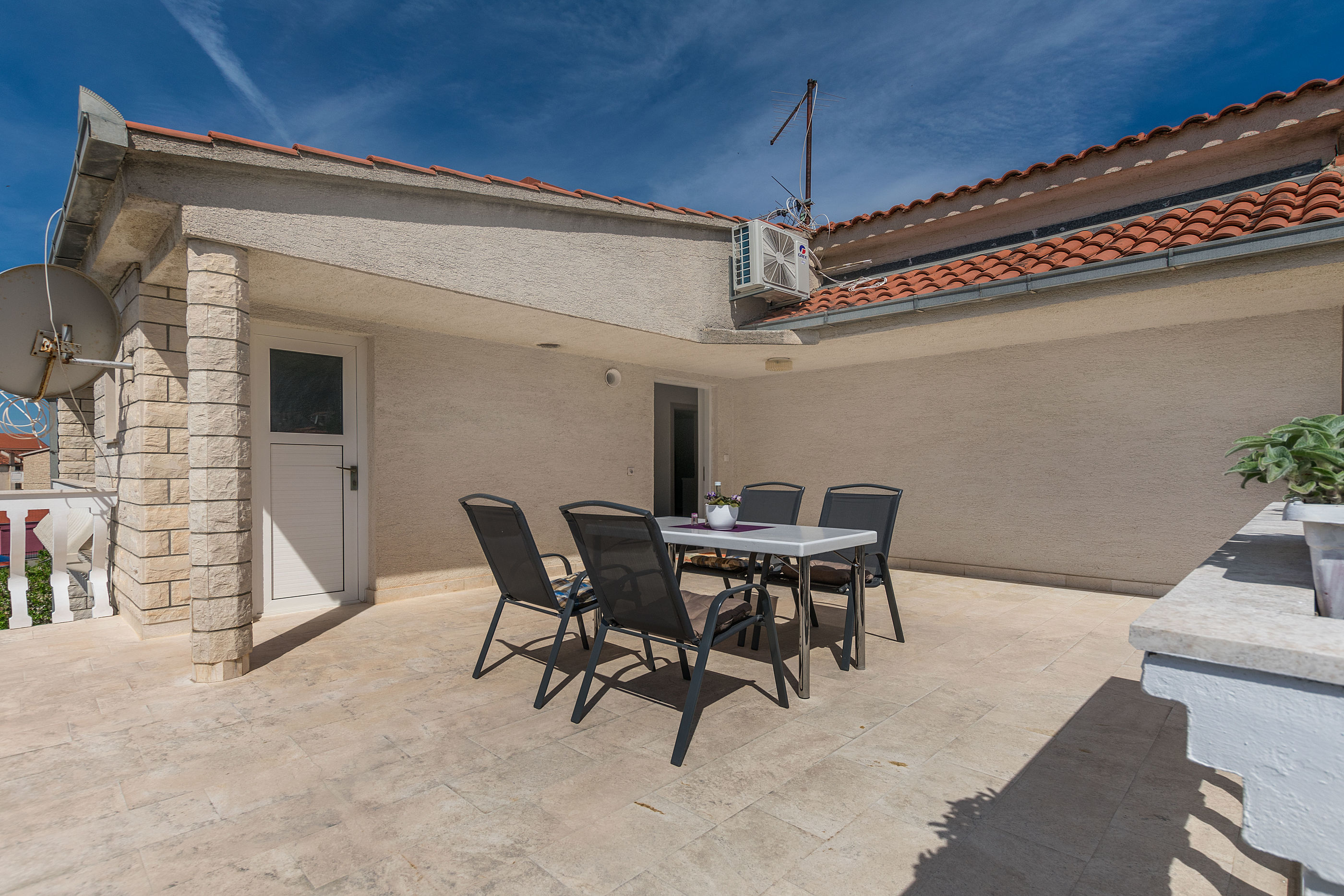 Apartment Heaven 49761-A1